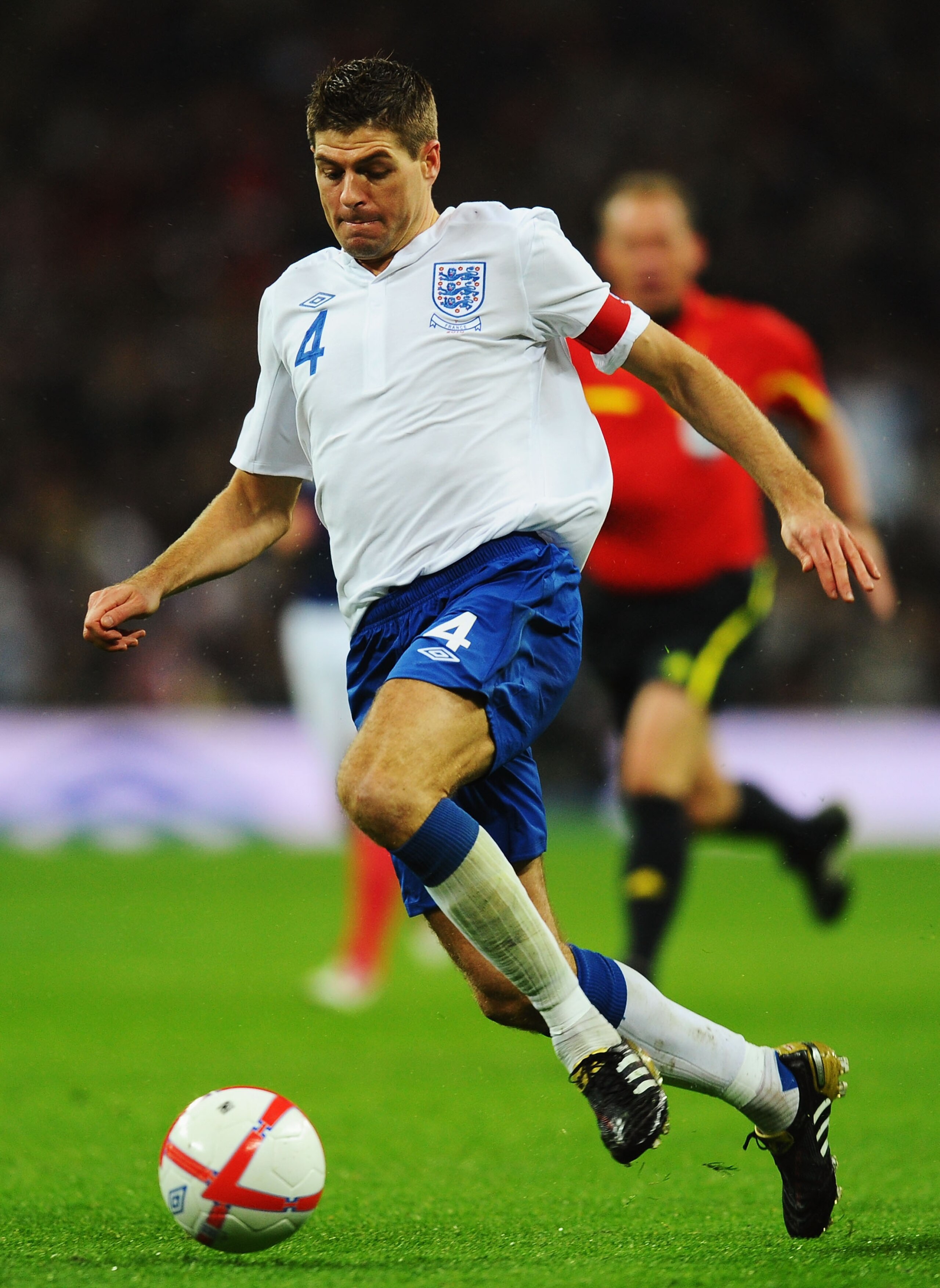LONDON, ENGLAND - NOVEMBER 17:  Steven Gerrard of England runs with the ball during the international friendly match between England and France at Wembley Stadium on November 17, 2010 in London, England.  (Photo by Mike Hewitt/Getty Images)