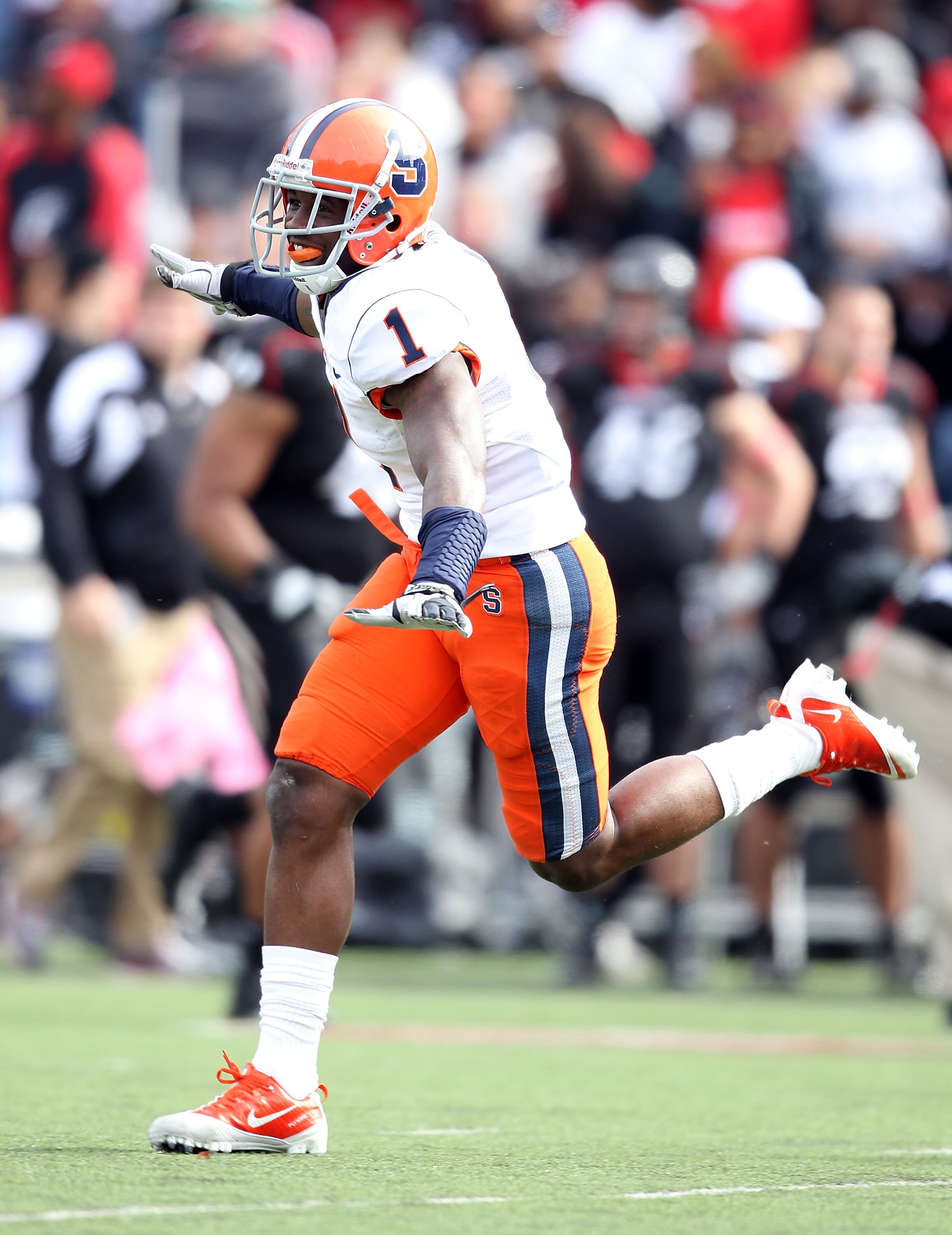 CINCINNATI - OCTOBER 30: Phillip Thomas #1 of the Syracuse Orange celebrates a fumble recovery during the Big East Conference game against the Cincinnati Bearcats at Nippert Stadium on October 30, 2010 in Cincinnati, Ohio.  (Photo by Andy Lyons/Getty Imag
