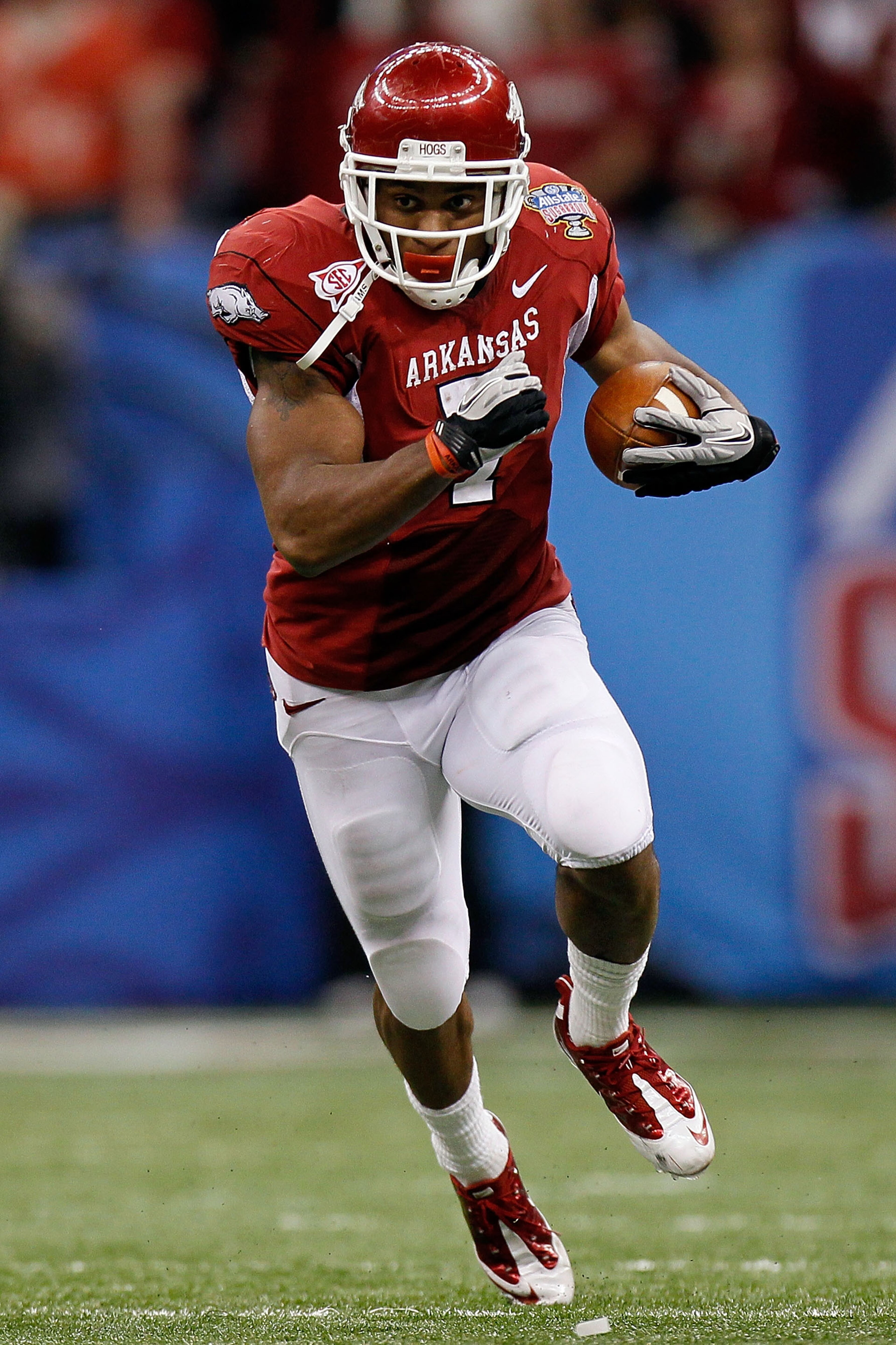 NEW ORLEANS, LA - JANUARY 04: Knile Davis #7 of the Arkansas Razorbacks runs the ball against the Ohio State Buckeyes during the Allstate Sugar Bowl at the Louisiana Superdome on January 4, 2011 in New Orleans, Louisiana. (Photo by Kevin C. Cox/Getty Im NEW ORLEANS, LA - JANUARY 04: Knile Davis #7 of the Arkansas Razorbacks runs the ball against the Ohio State Buckeyes during the Allstate Sugar Bowl at the Louisiana Superdome on January 4, 2011 in New Orleans, Louisiana. (Photo by Kevin C. Cox/Getty Im