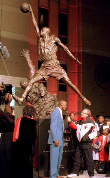 1 NOV 1994:  MICHAEL JORDAN, LEFT, TALKS WITH LARRY KING IN FRONT OF THE NEW JORDAN STATUE UNVEILED AT THE UNITED CENTER DURING A TRIBUTE TO JORDAN TONIGHT IN CHICAGO.  Mandatory Credit: Jonathan Daniel/ALLSPORT
