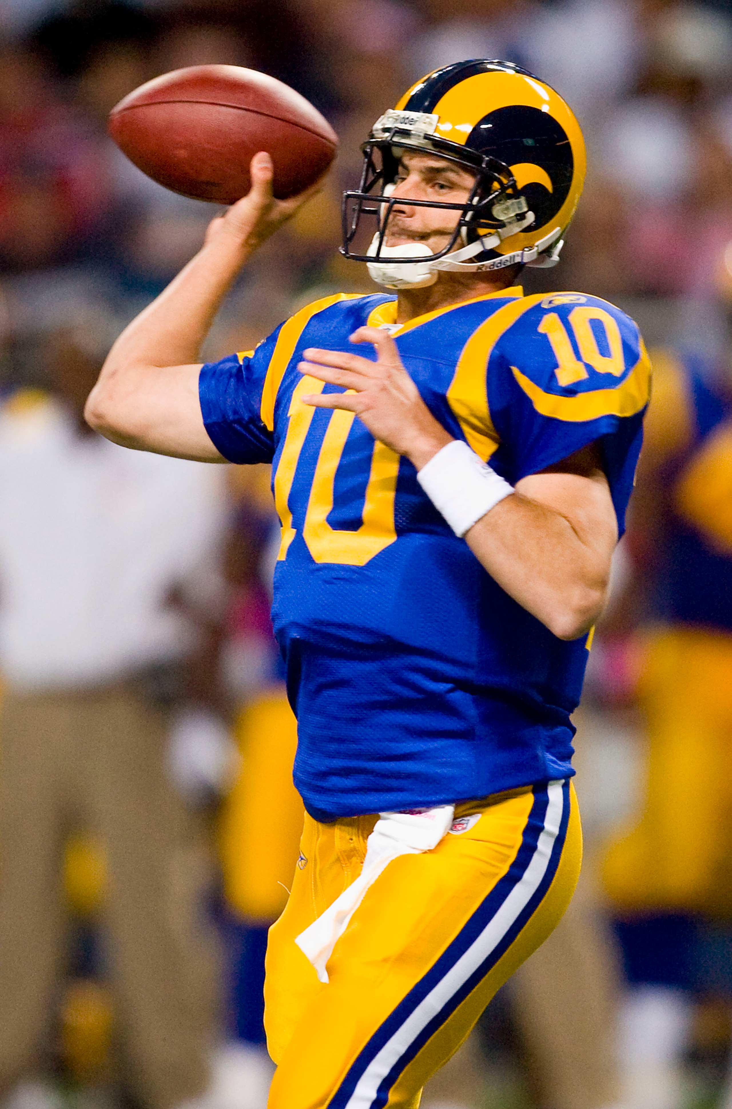 ST. LOUIS, MO - OCTOBER 11: Marc Bulger #10 of the St. Louis Rams passes against the Minnesota Vikings at the Edward Jones Dome on October 11, 2009 in St. Louis, Missouri.  (Photo by Dilip Vishwanat/Getty Images)