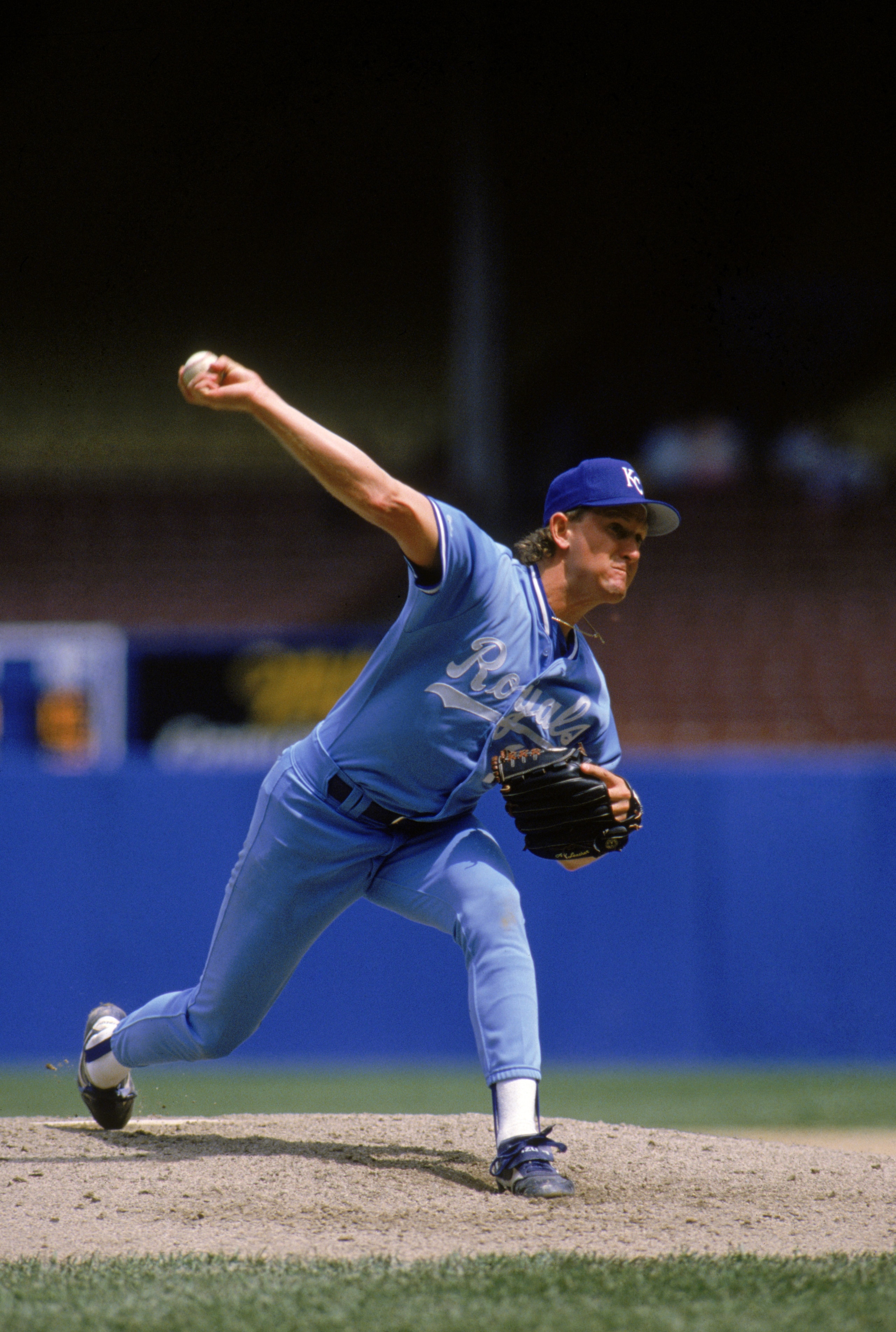 1990:  Bret Saberhagen #31 of the Kansas City Royals delivers a pitch during a game in 1990 season.  (Photo by Rick Stewart/Getty Images)
