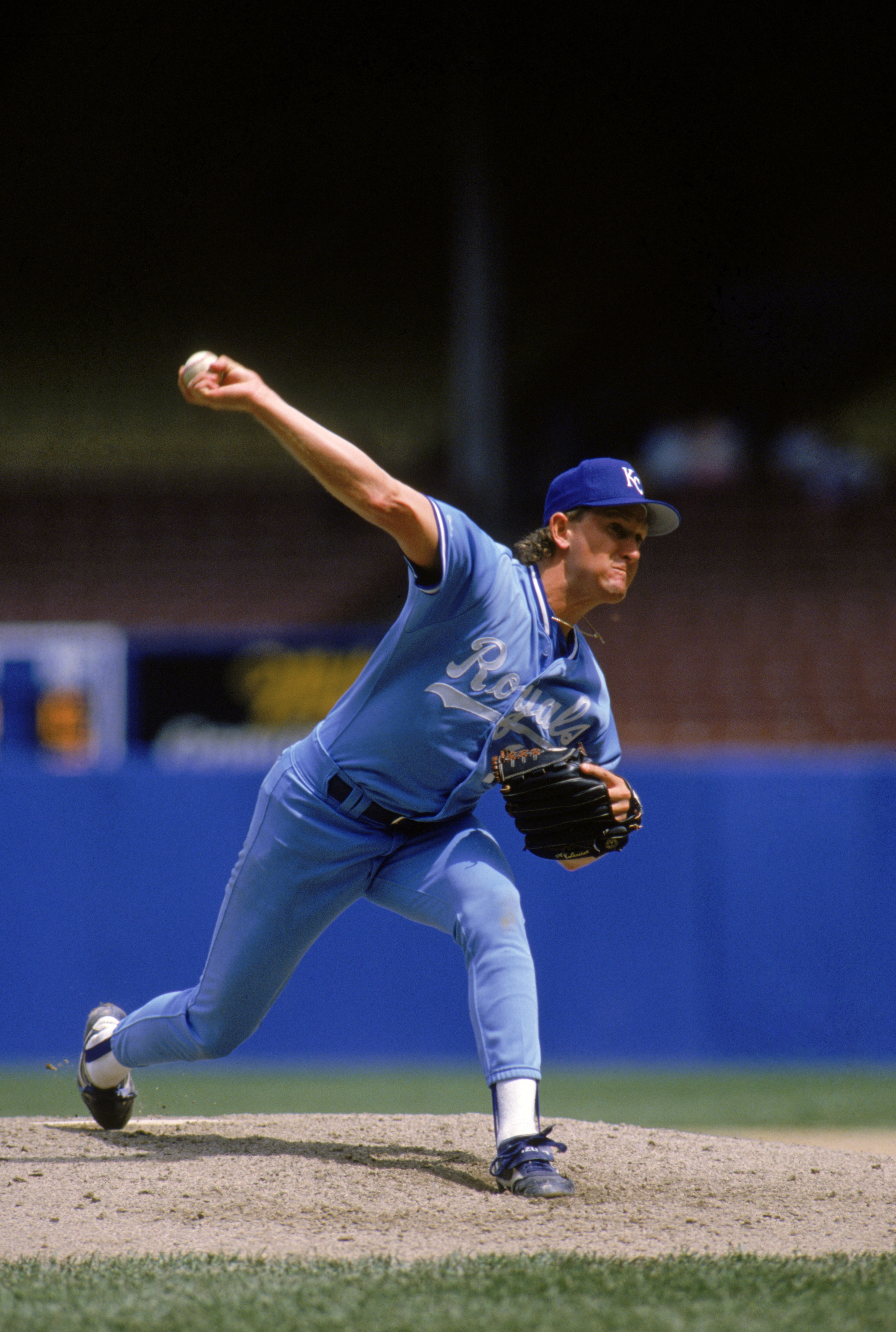 1990:  Bret Saberhagen #31 of the Kansas City Royals delivers a pitch during a game in 1990 season.  (Photo by Rick Stewart/Getty Images)