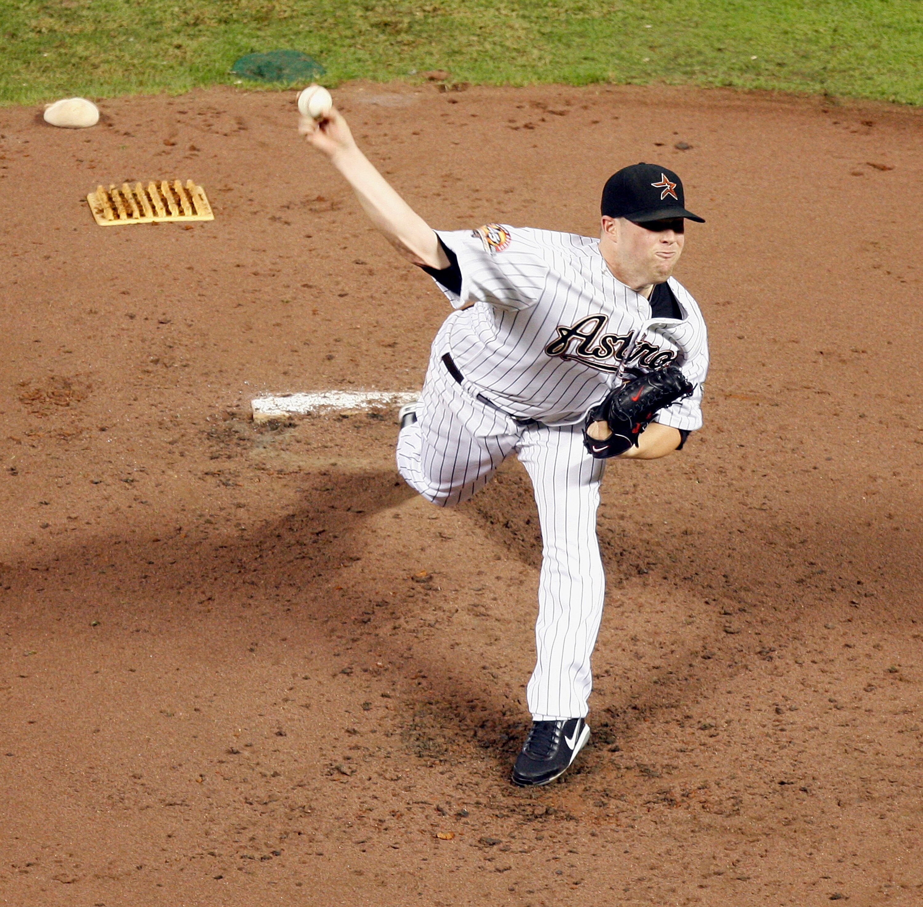 HOUSTON - AUGUST 19:  Pitcher Bud Norris #20 of the Houston Astros throws against the New York Mets in the fourth inning at Minute Maid Park on August 19, 2010 in Houston, Texas.  (Photo by Bob Levey/Getty Images)