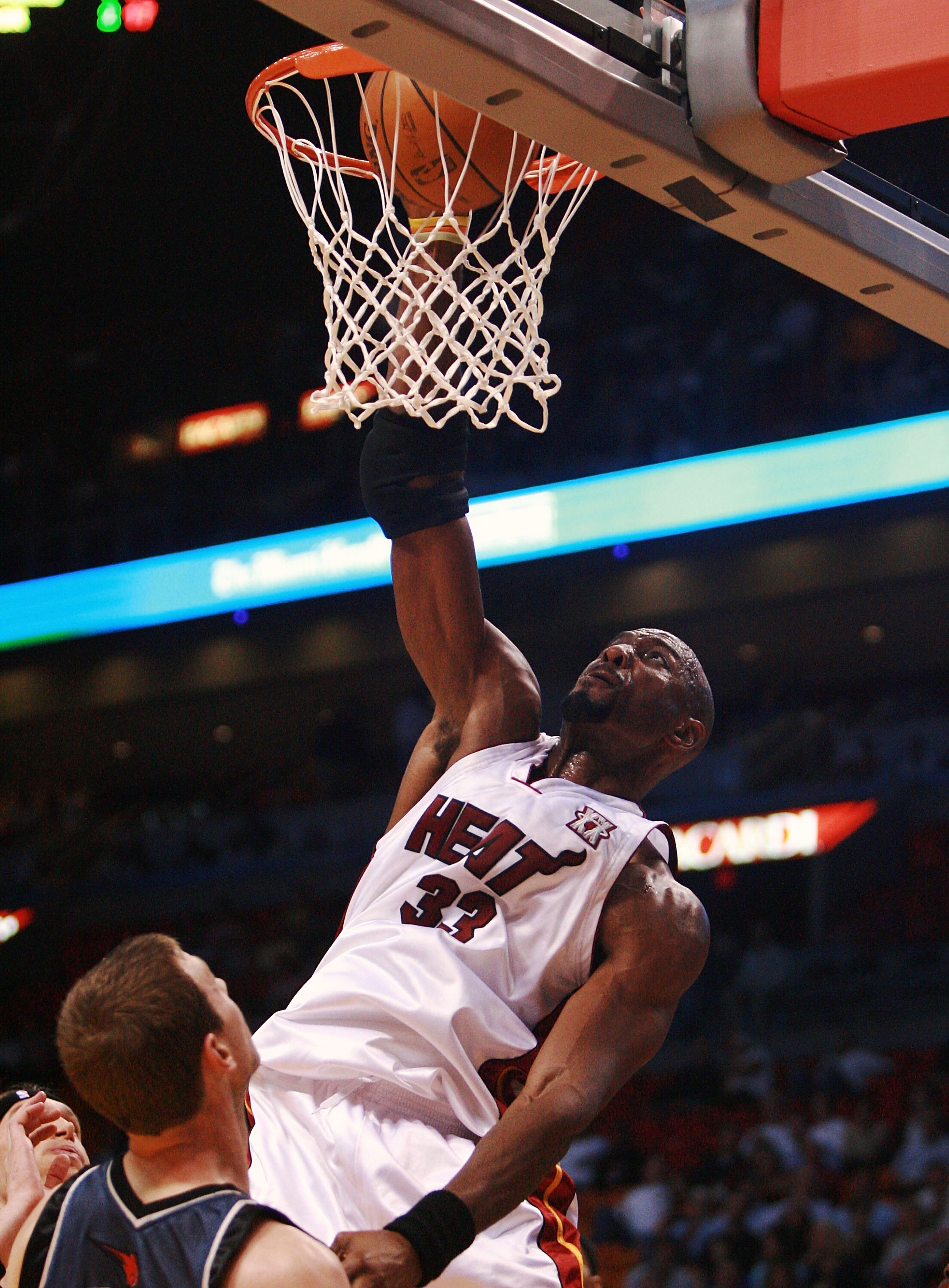 MIAMI - NOVEMBER 27:  Alonzo Mourning #33 of the Miami Heat dunks against the Charlotte Bobcats at American Airlines Arena November 27, 2007 in Miami, Florida. NOTE TO USER: User expressly acknowledges and agrees that, by downloading and or using this pho