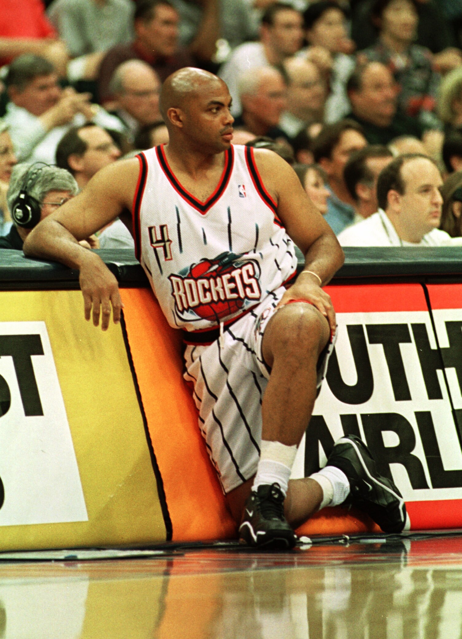 19 Apr 2000:  Forward Charles Barkley #4 of the Houston Rockets watches the action from the scorers table during his final NBA game at the Houston Summit in Houston, Texas. The Grizzlies won the game 96-92. Mandatory Credit: George Wong/ALLSPORT