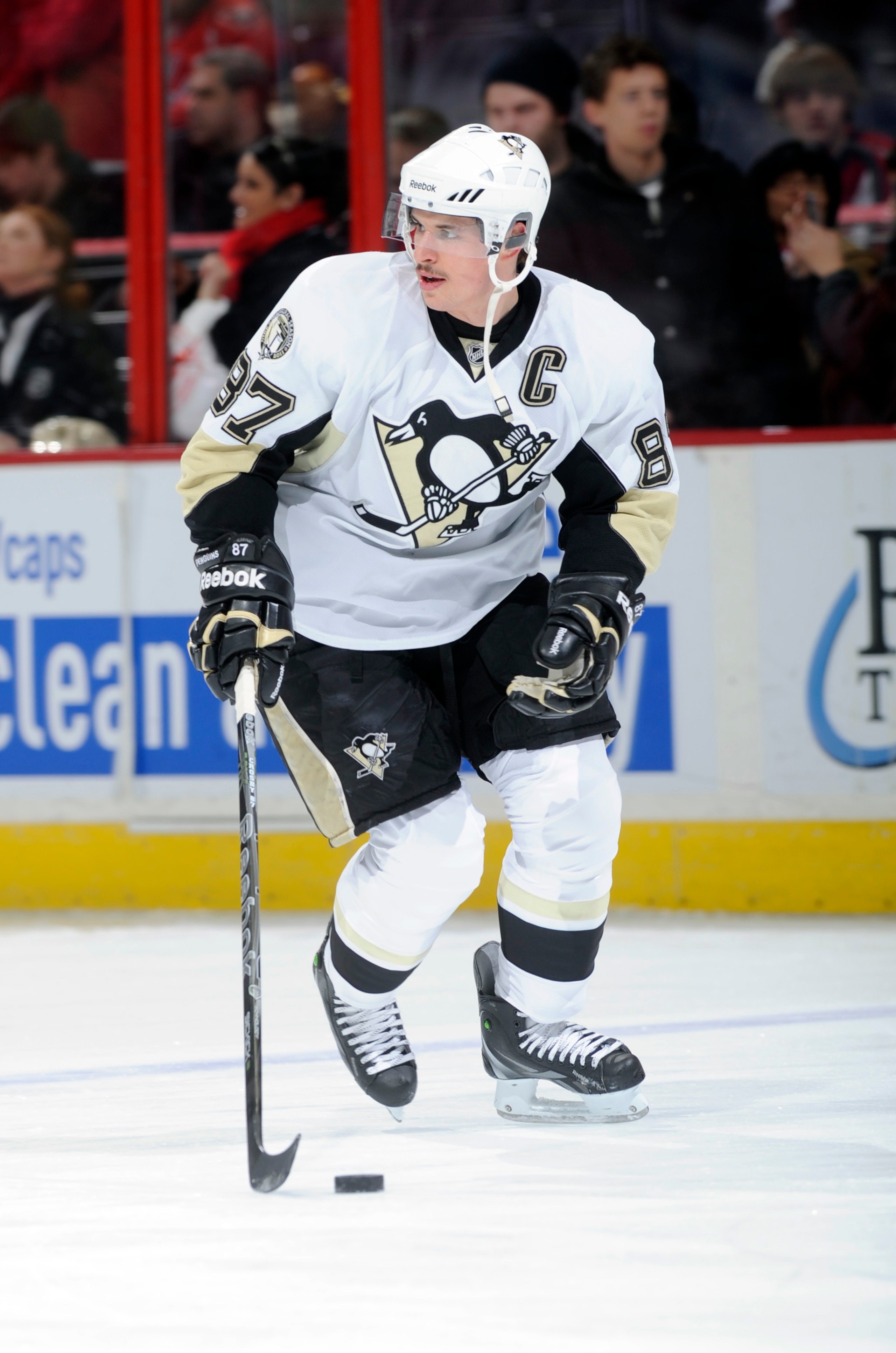 WASHINGTON, DC - DECEMBER 23:  Sidney Crosby #87 of the Pittsburgh Penguins warms up before the game against the Washington Capitals  at the Verizon Center on December 23, 2010 in Washington DC.  (Photo by Greg Fiume/Getty Images)