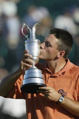 SANDWICH, ENGLAND - JULY 20:  Ben Curtis of the USA kisses the Claret Jug after victory in the Open Championship at the Royal St. George's course on July 20, 2003 in Sandwich, England.  (Photo by David Cannon/Getty Images)