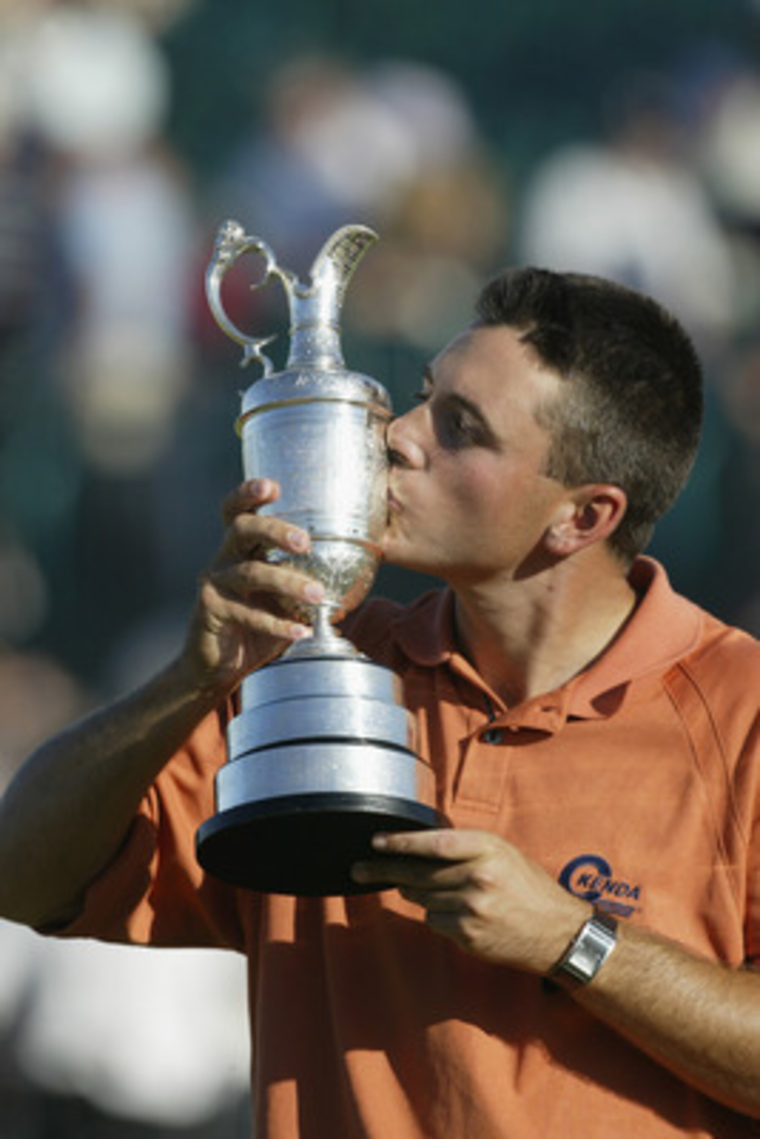 SANDWICH, ENGLAND - JULY 20:  Ben Curtis of the USA kisses the Claret Jug after victory in the Open Championship at the Royal St. George's course on July 20, 2003 in Sandwich, England.  (Photo by David Cannon/Getty Images)