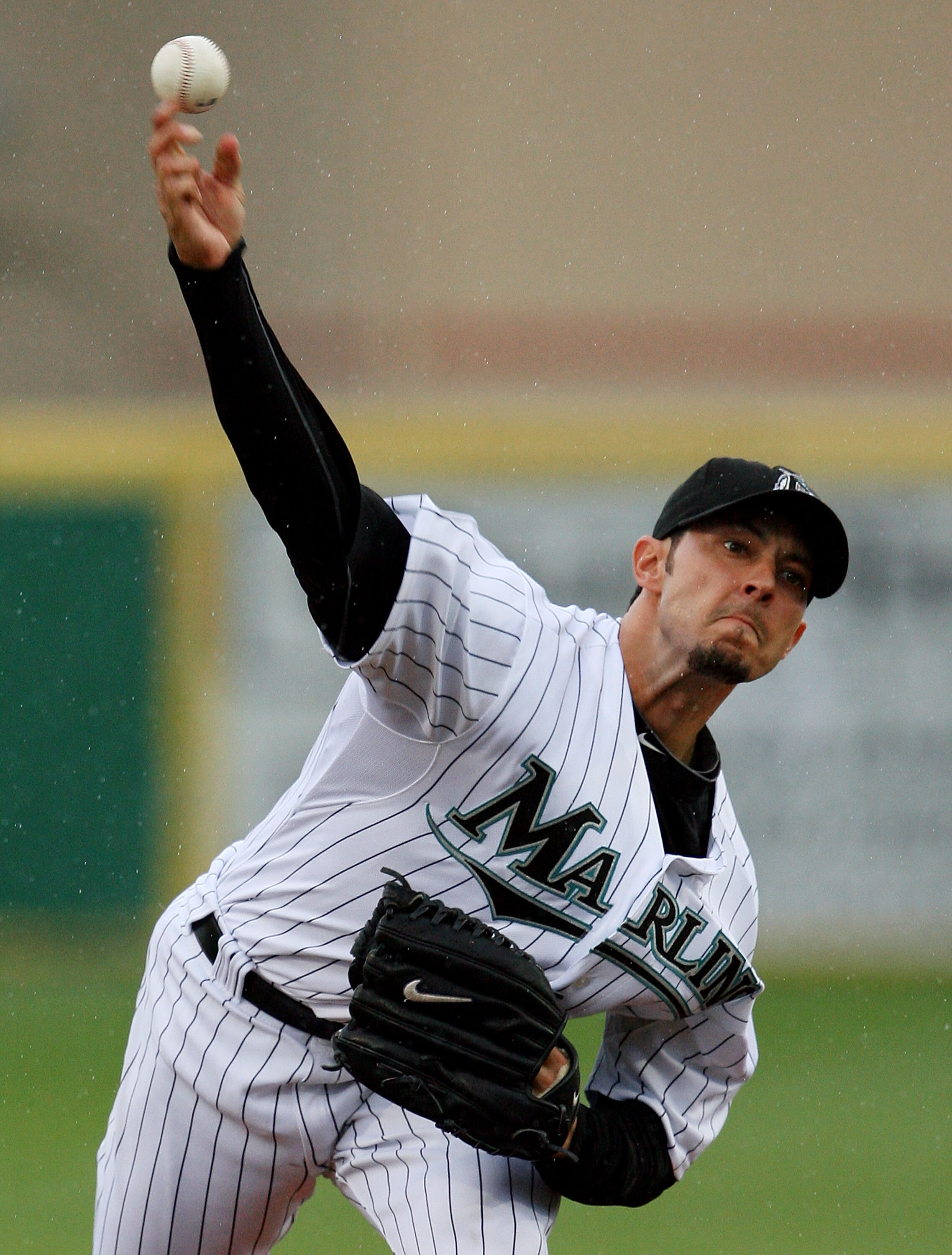 JUPITER, FL - MARCH 17:  Relief pitcher Clay Hensley #32 of the Florida Marlins pitches against the Atlanta Braves at Roger Dean Stadium on March 17, 2010 in Jupiter, Florida.  (Photo by Doug Benc/Getty Images)