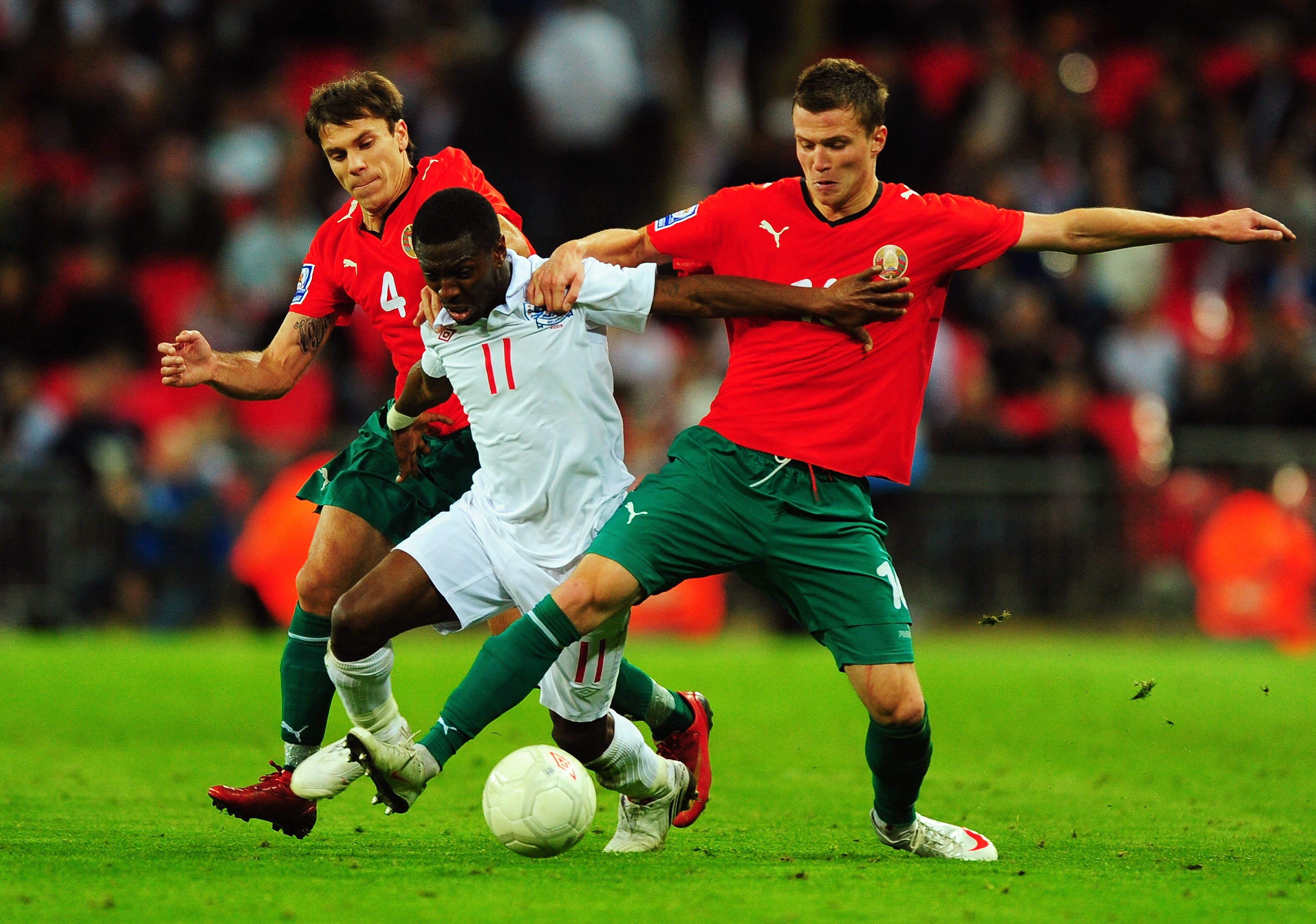 LONDON, ENGLAND - OCTOBER 14:  Shaun Wright-Phillips of England battles with Timofey Kalachev (L) and Igor Shitov (R) of Belarus during the FIFA 2010 World Cup Qualifying Group 6 match between England and Belarus at Wembley Stadium on October 14, 2009 in