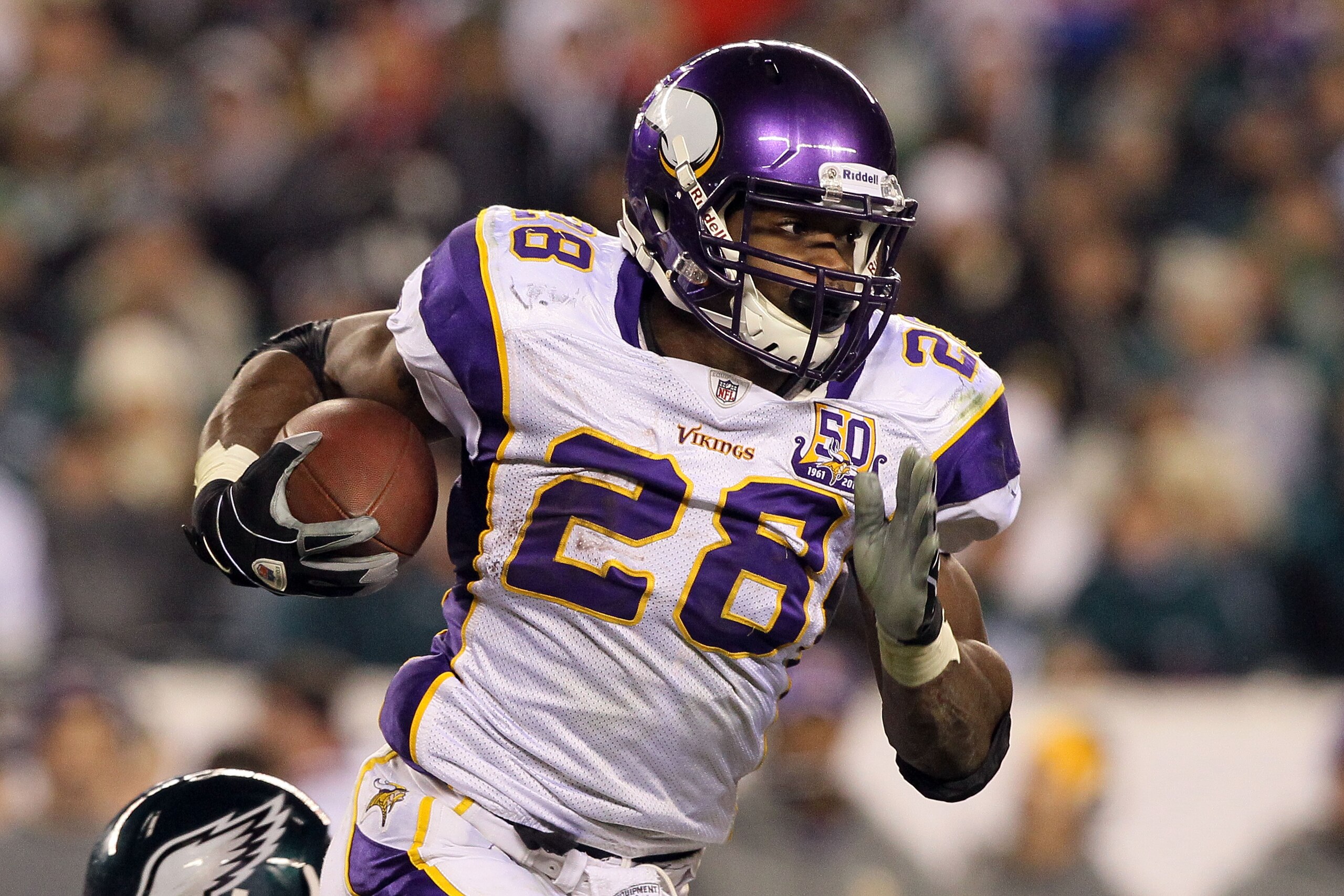 PHILADELPHIA, PA - DECEMBER 28: Adrian Peterson #28 of the Minnesota Vikings runs against the Philadelphia Eagles at Lincoln Financial Field on December 28, 2010 in Philadelphia, Pennsylvania. (Photo by Jim McIsaac/Getty Images)