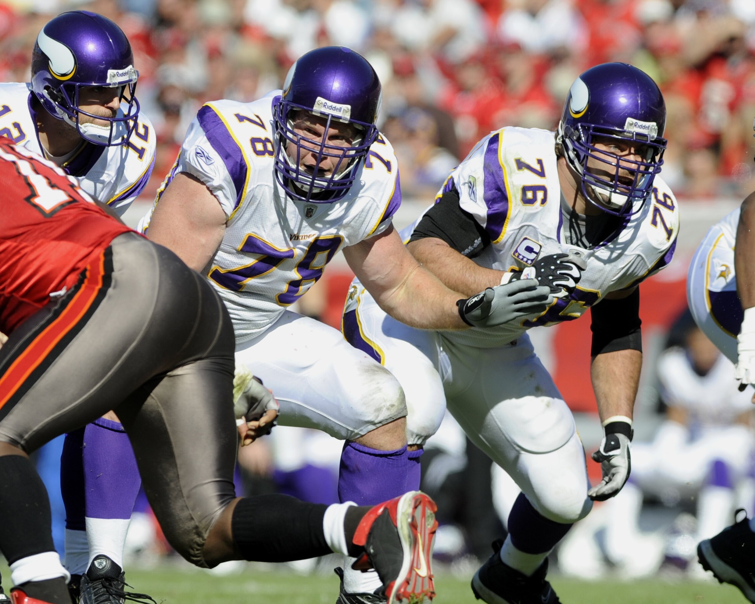 TAMPA, FL - NOVEMBER 16: Center Matt Birk #78 and guard Steve Hutchinson #76 of the Minnesota Vikings set to block against the Tampa Bay Buccaneers at Raymond James Stadium on November 16, 2008 in Tampa, Florida.  (Photo by Al Messerschmidt/Getty Images)