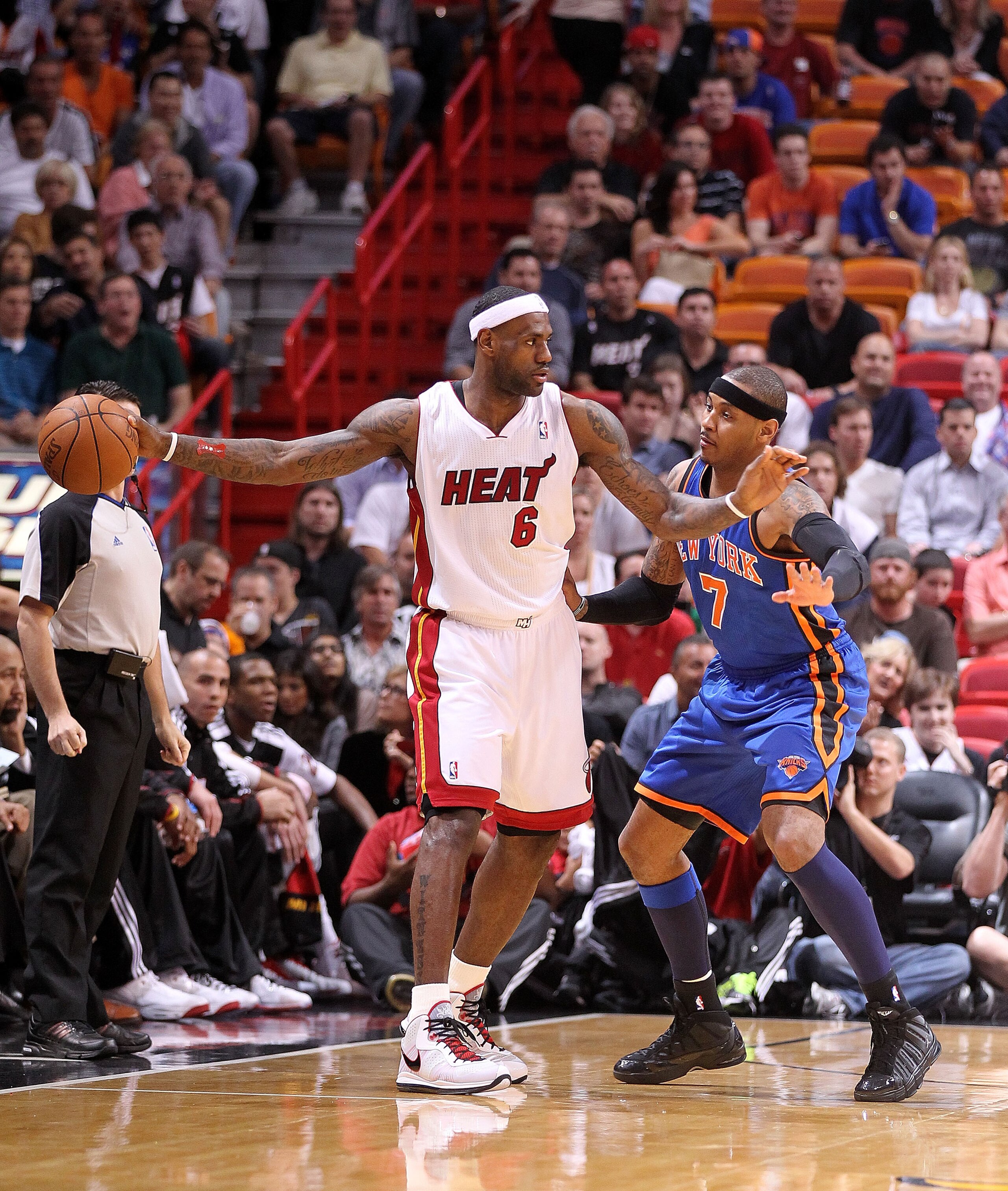 MIAMI, FL - FEBRUARY 27: LeBron James #6 of the Miami Heat is guarded by Carmelo Anthony #7 of the New York Knicks looks on during a game at American Airlines Arena on February 27, 2011 in Miami, Florida. NOTE TO USER: User expressly acknowledges and agr MIAMI, FL - FEBRUARY 27: LeBron James #6 of the Miami Heat is guarded by Carmelo Anthony #7 of the New York Knicks looks on during a game at American Airlines Arena on February 27, 2011 in Miami, Florida. NOTE TO USER: User expressly acknowledges and agr