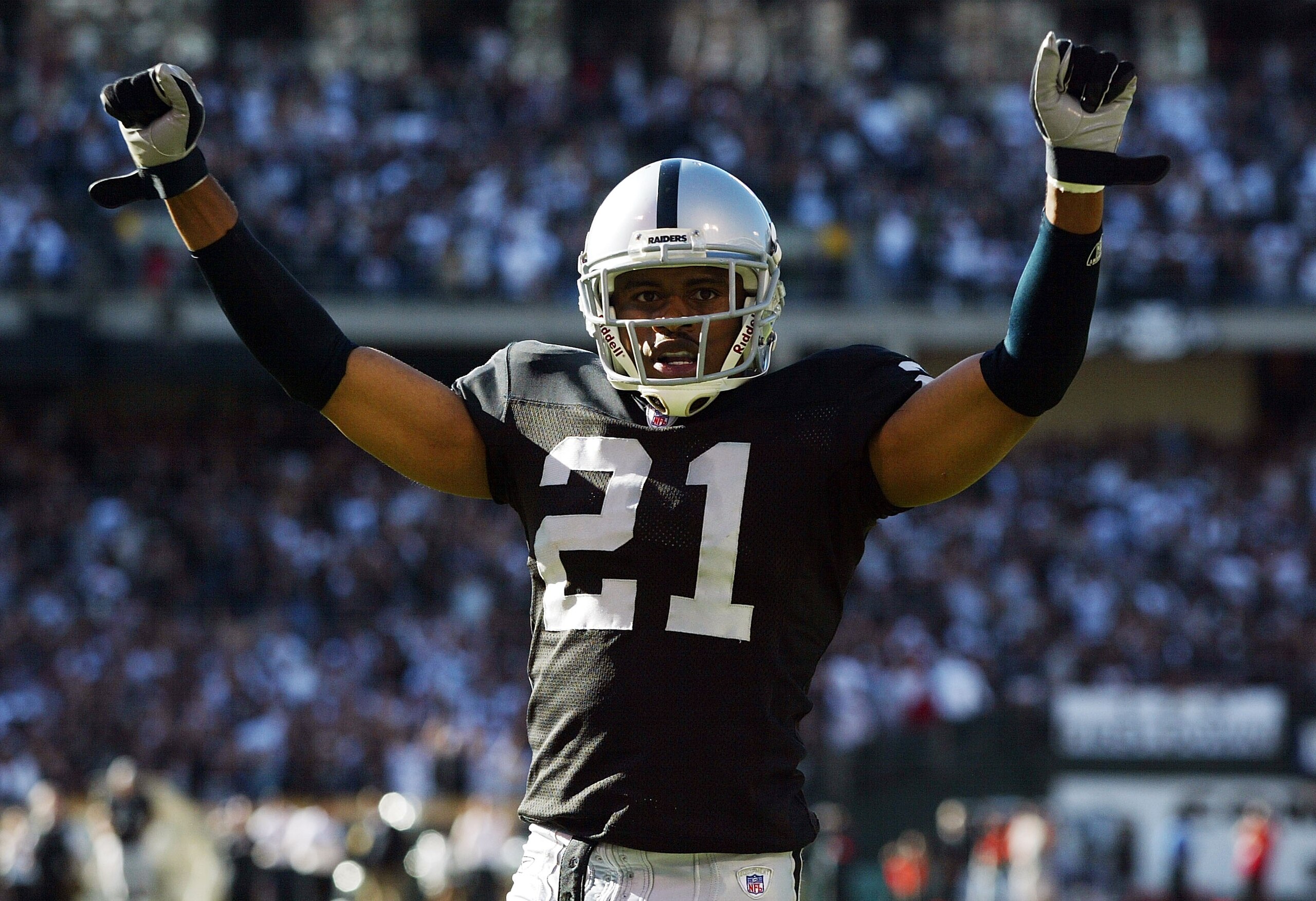 OAKLAND, CA - OCTOBER 02:  Nnamdi Asomugha #21 of the Oakland Raiders celebrates after stopping the Dallas Cowboys from scoring in the fourth quarter on October 2, 2005 at McAfee Coliseum in Oakland, California.  (Photo by Jonathan Ferrey/Getty Images)