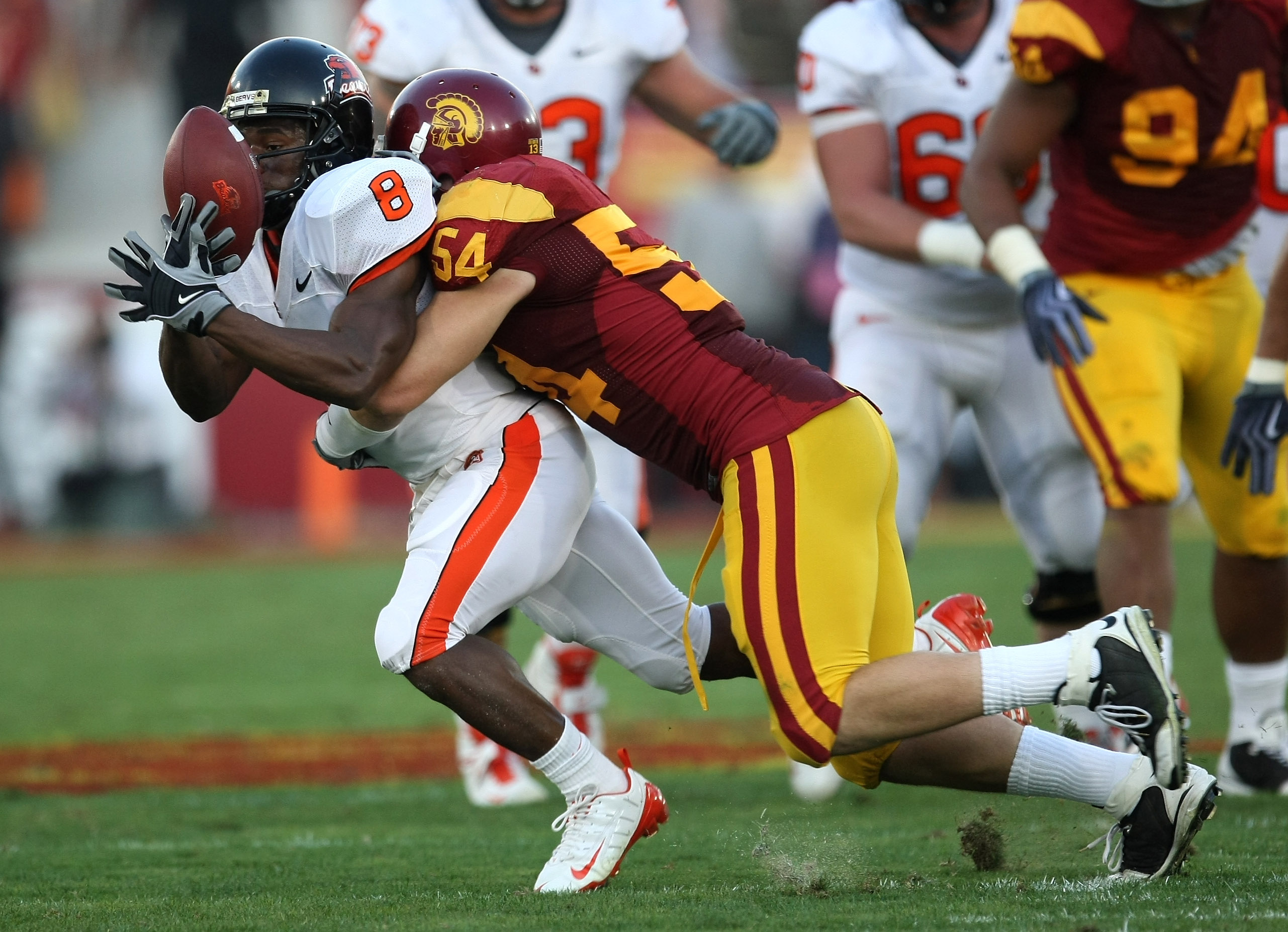 LOS ANGELES - OCTOBER 24: Wide receiver James Rodgers #8 of the Oregon State Beavers hangs on to a pass for a reception against linebacker Chris Galippo #54 of the USC Trojans on October 24, 2009 at the Los Angeles Coliseum in Los Angeles, California.   (