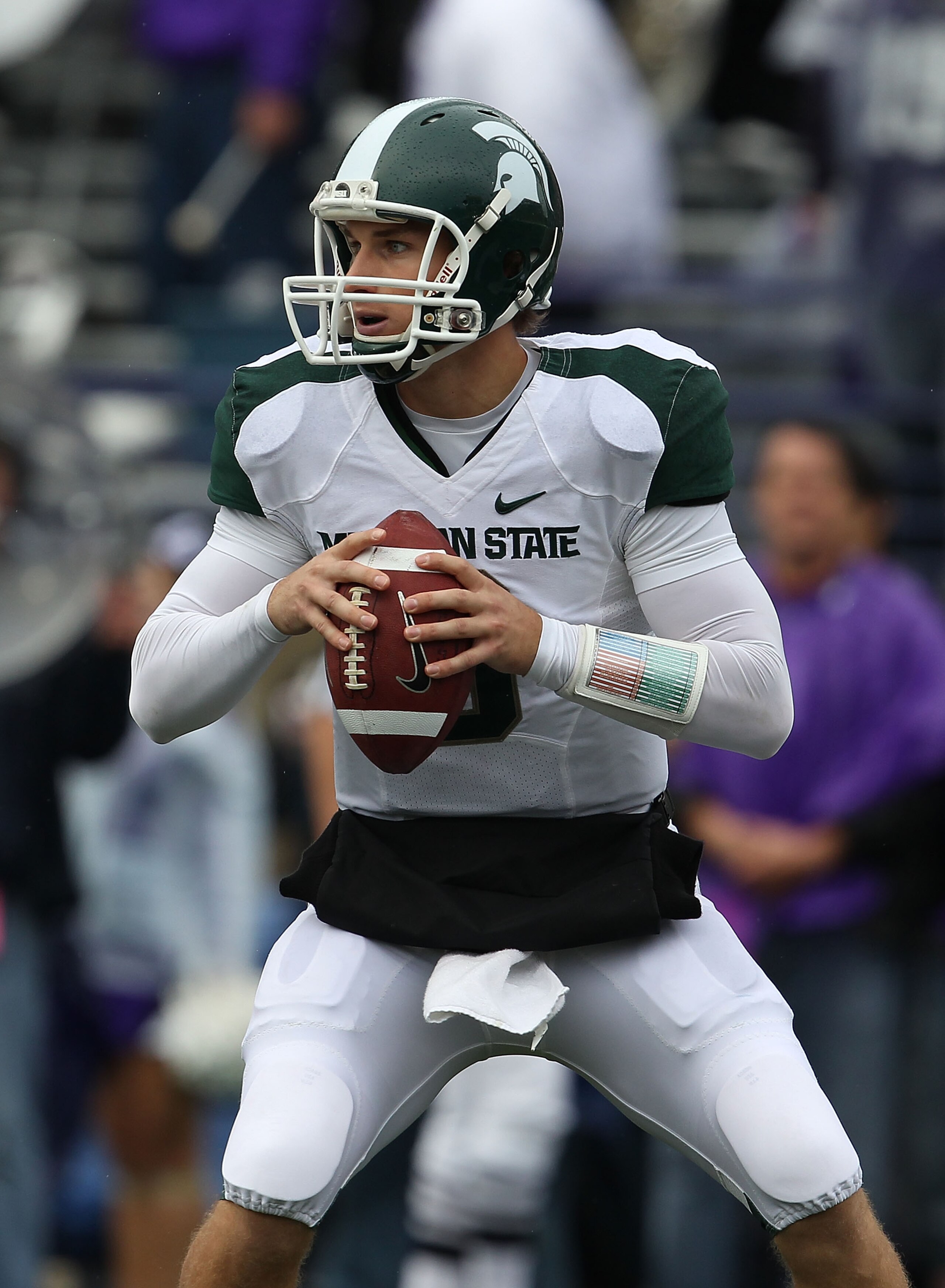 EVANSTON, IL - OCTOBER 23: Kirk Cousins #8 of the Michigan State Spartans looks for a receiver against the Northwestern Wildcats at Ryan Field on October 23, 2010 in Evanston, Illinois. Michigan State defeated Northwestern 35-27. (Photo by Jonathan Daniel