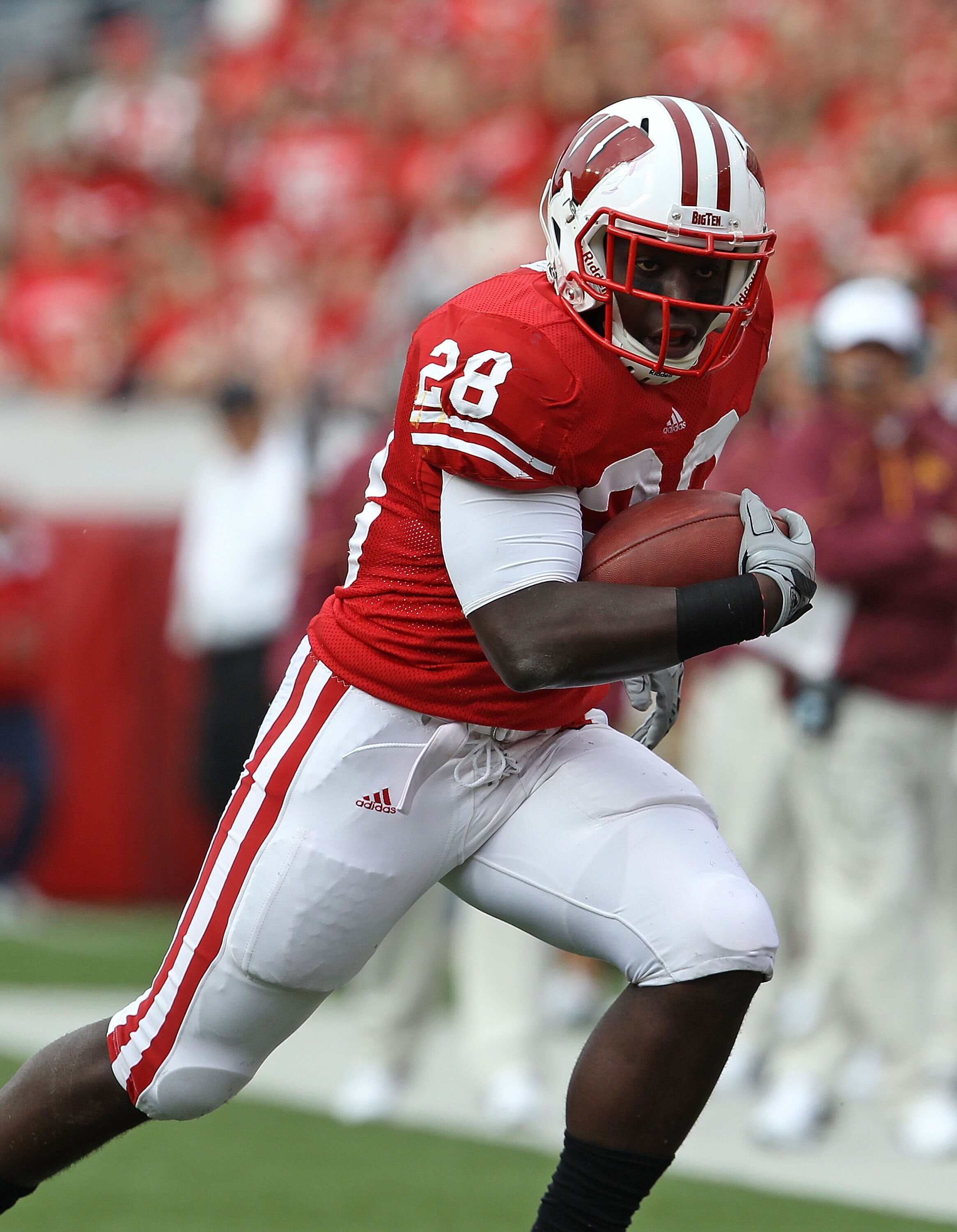 MADISON, WI - SEPTEMBER 18: Montee Ball #28 of the Wisconsin Badgers runs against the Arizona State Sun Devils at Camp Randall Stadium on September 18, 2010 in Madison, Wisconsin. Wisconsin defeated Arizona State 20-19. (Photo by Jonathan Daniel/Getty Ima