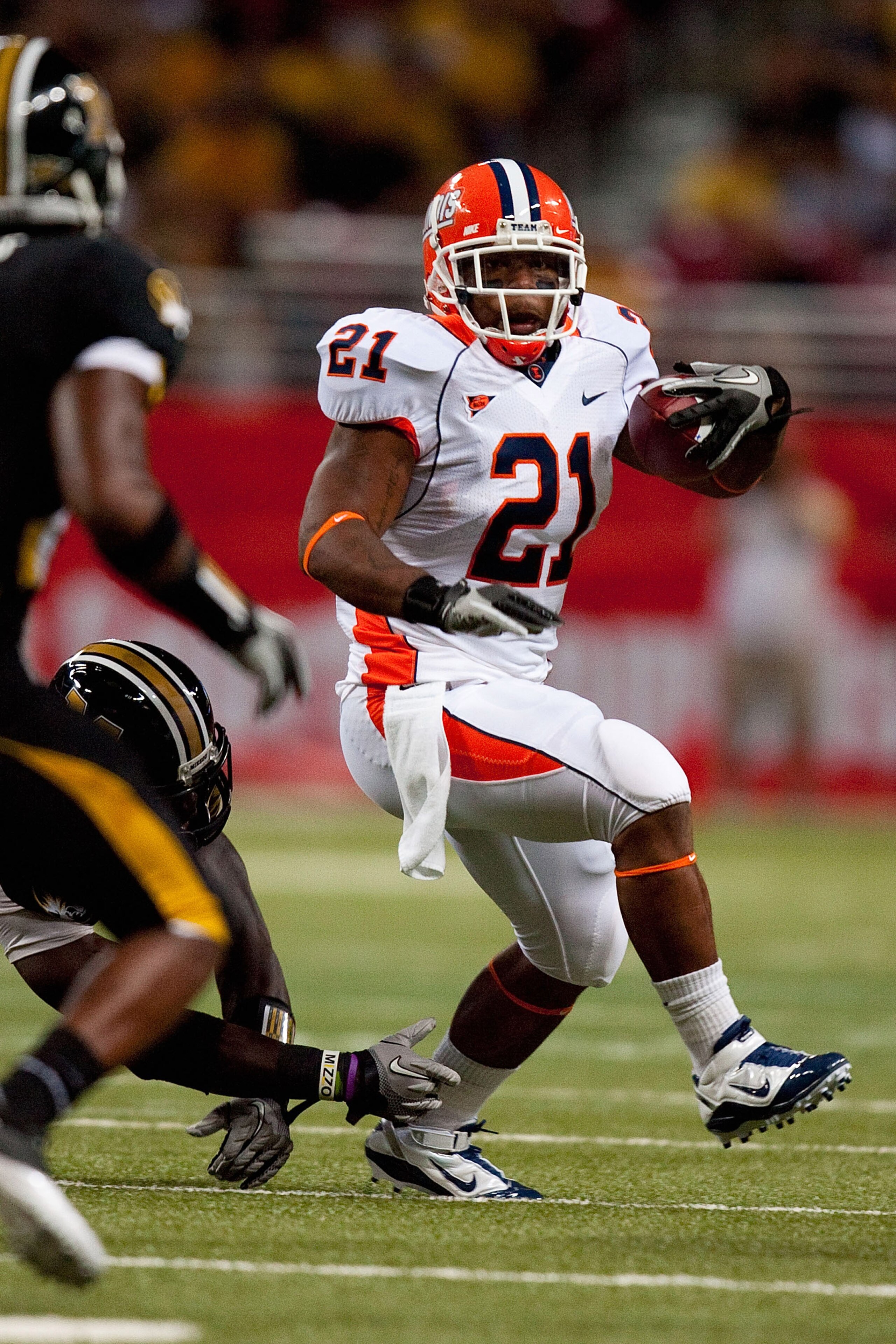 ST. LOUIS - SEPTEMBER 4: Jason Ford #21 of the University of Illinois Fighting Illini rushes against the University of Missouri Tigers during the State Farm Arch Rivalry game on September 4, 2010 at the Edward Jones Dome in St. Louis, Missouri.  The Tiger