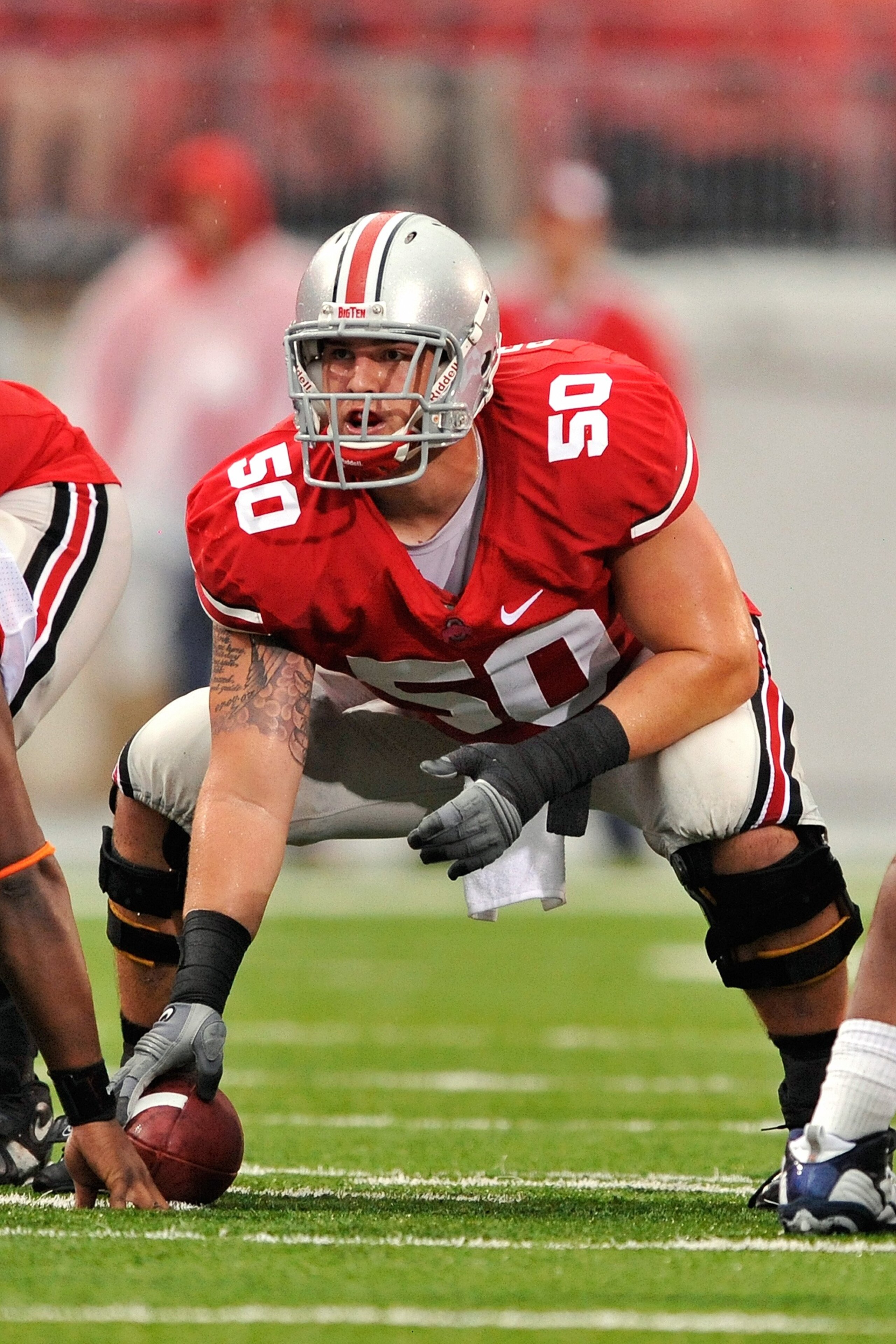 COLUMBUS, OH - SEPTEMBER 26: Offensive lineman Mike Brewster #50 of the Ohio State Buckeyes prepares the snap the ball against the Illinois Fighting Illini at Ohio Stadium on September 26, 2009 in Columbus, Ohio. (Photo by Jamie Sabau/Getty Images) COLUMBUS, OH - SEPTEMBER 26: Offensive lineman Mike Brewster #50 of the Ohio State Buckeyes prepares the snap the ball against the Illinois Fighting Illini at Ohio Stadium on September 26, 2009 in Columbus, Ohio. (Photo by Jamie Sabau/Getty Images)