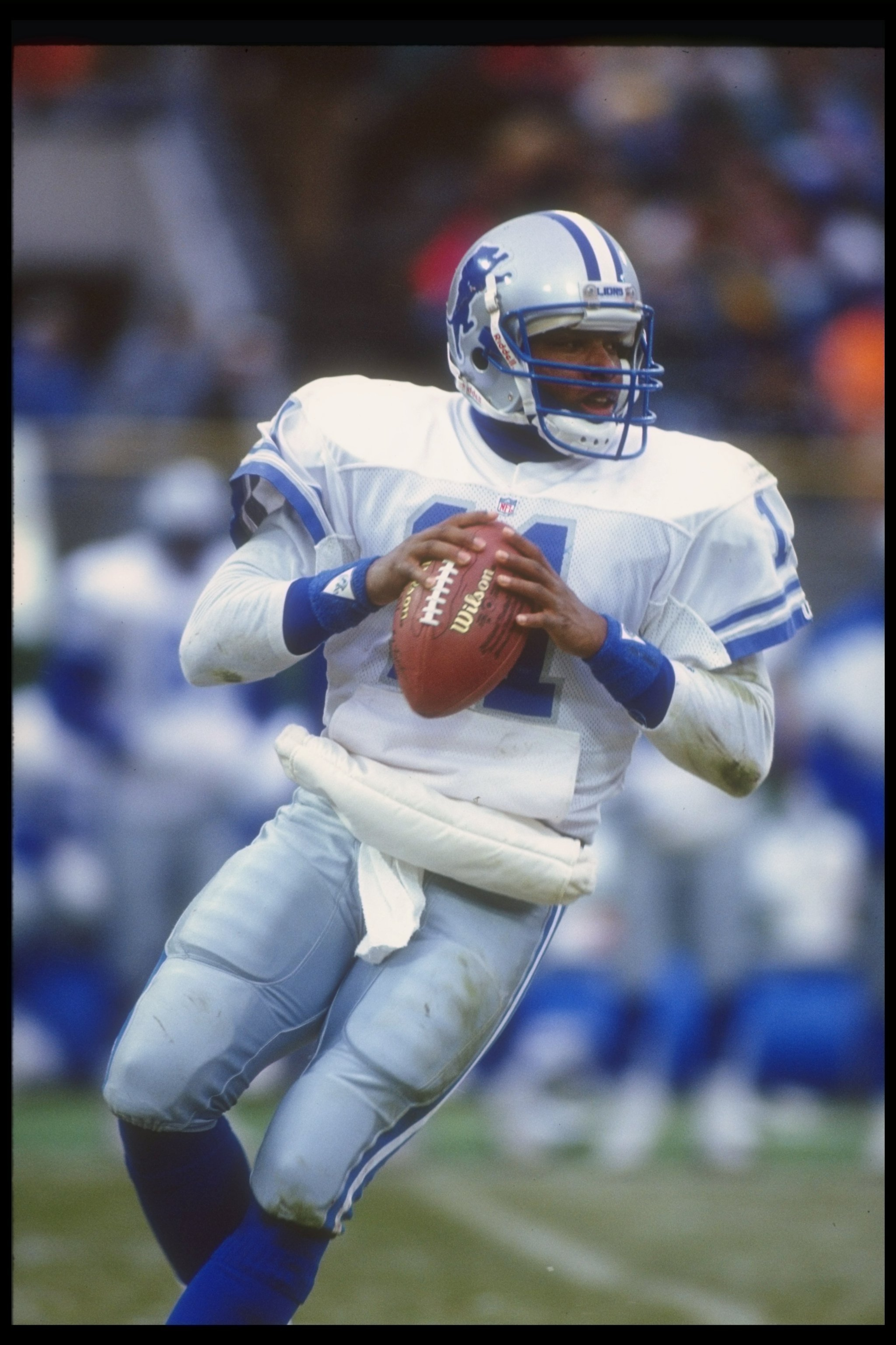 6 Dec 1992: Quarterback Andre Ware of the Detroit Lions looks to pass the ball during a game against the Green Bay Packers at Milwaukee County Stadium in Milwaukee, Wisconsin. The Packers won the game, 38-10.