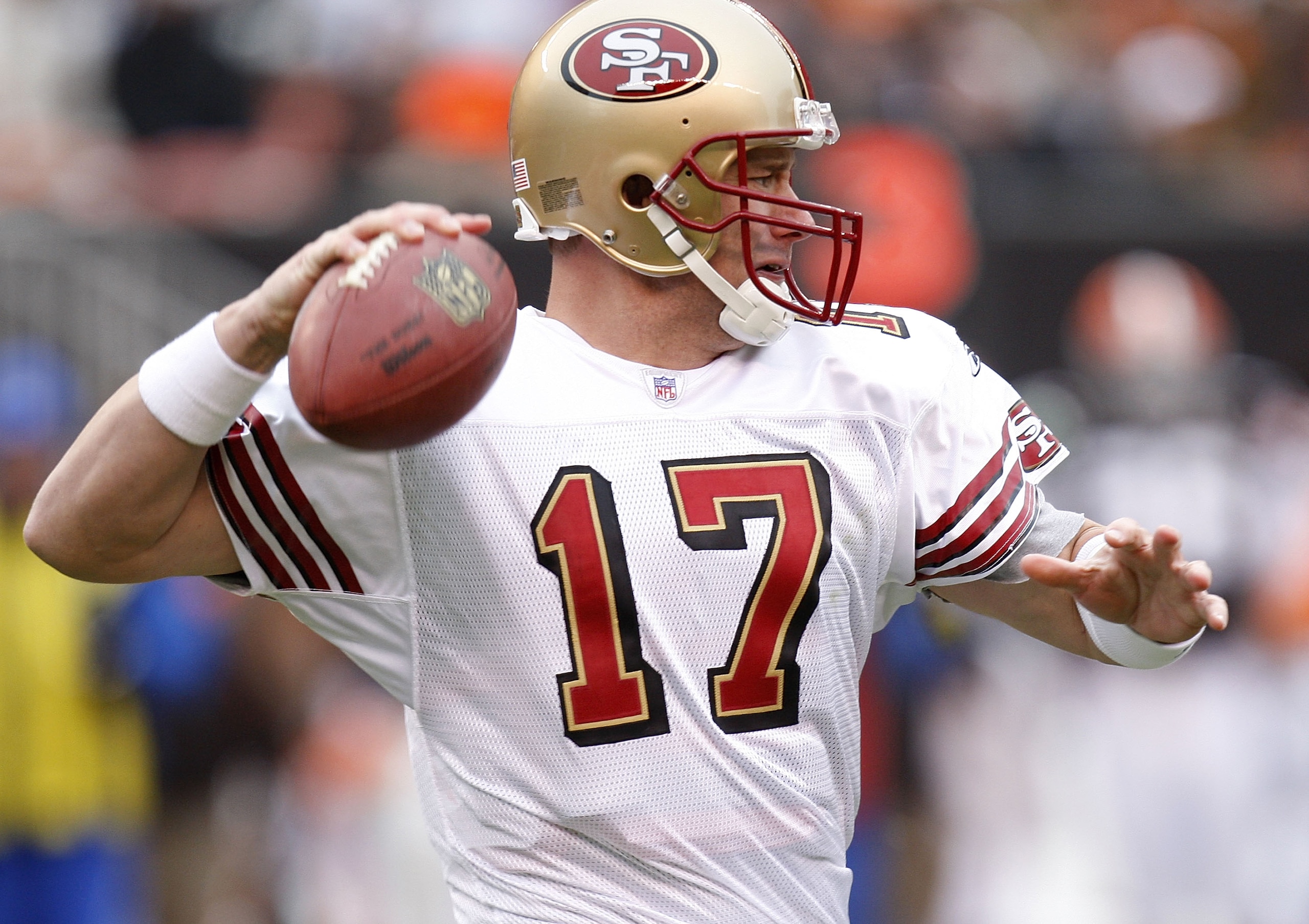 CLEVELAND - DECEMBER 30: Chris Weinke #17 of the San Francisco 49ers throws a second quarter pass against the Cleveland Browns on December 30, 2007 at Cleveland Browns Stadium in Cleveland, Ohio. (Photo By Gregory Shamus/Getty Images)