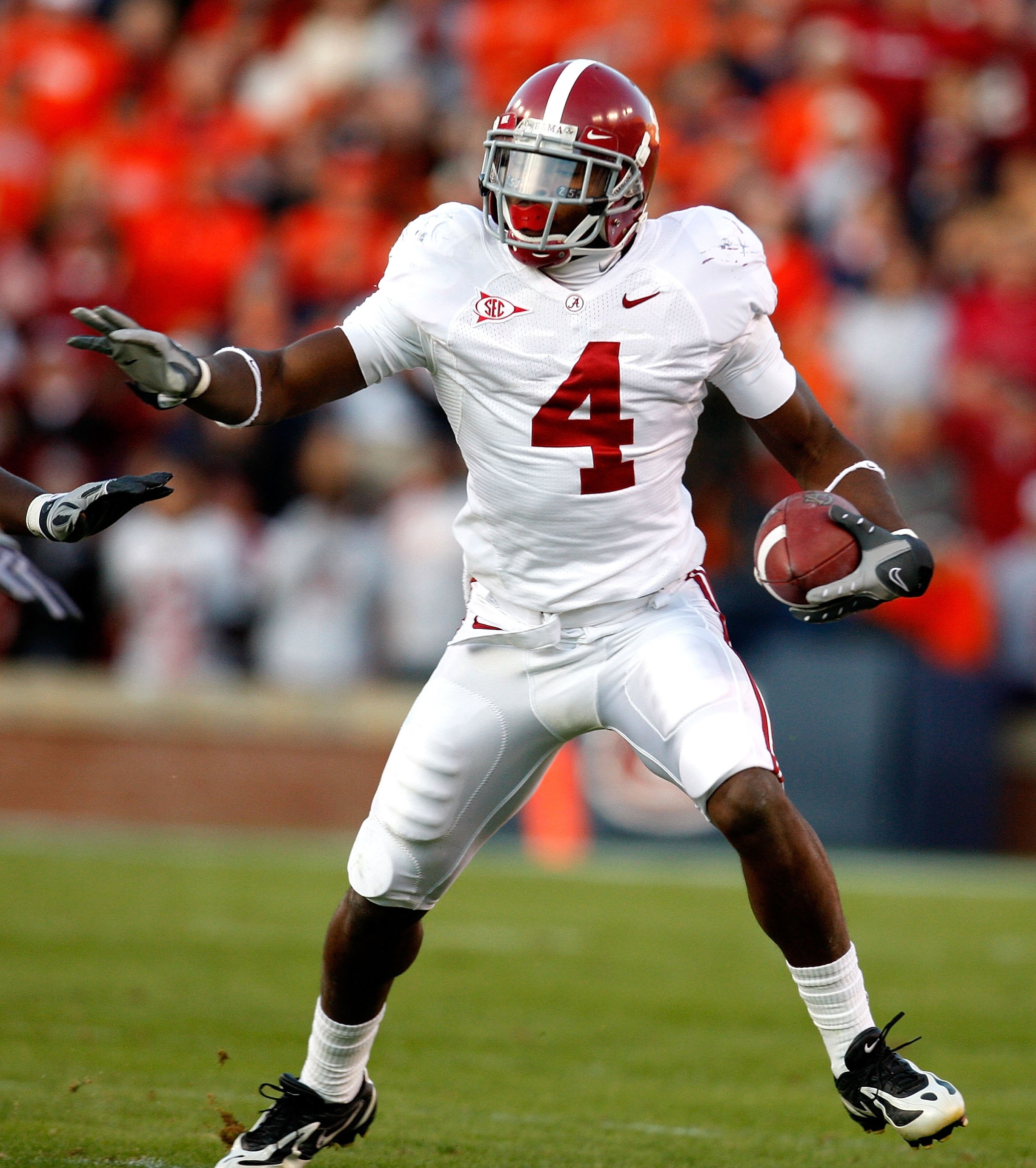 AUBURN, AL - NOVEMBER 27: Mark Barron #4 of the Alabama Crimson Tide against the Auburn Tigers at Jordan-Hare Stadium on November 27, 2009 in Auburn, Alabama. (Photo by Kevin C. Cox/Getty Images) AUBURN, AL - NOVEMBER 27: Mark Barron #4 of the Alabama Crimson Tide against the Auburn Tigers at Jordan-Hare Stadium on November 27, 2009 in Auburn, Alabama. (Photo by Kevin C. Cox/Getty Images)