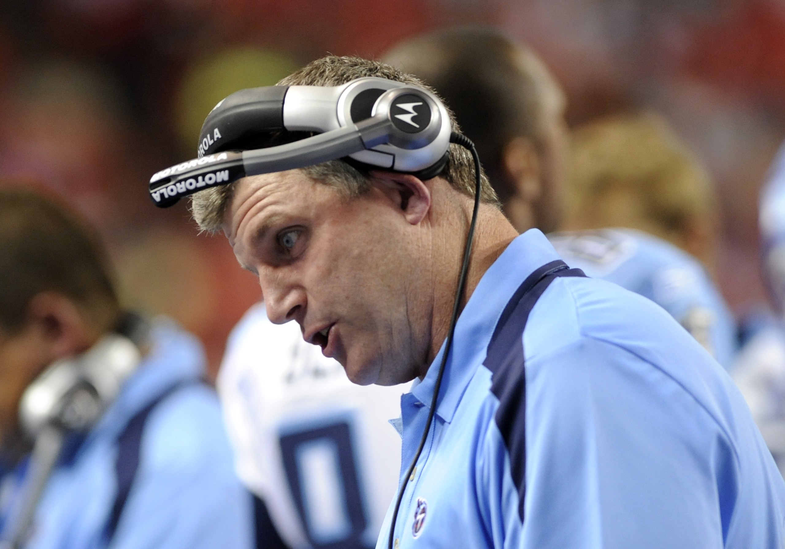 ATLANTA - AUGUST 22: Offensive line coach Mike Munchak of the Tennessee Titans directs play against the Atlanta Falcons at the Georgia Dome on August 22, 2008 in Atlanta, Georgia.  (Photo by Al Messerschmidt/Getty Images)
