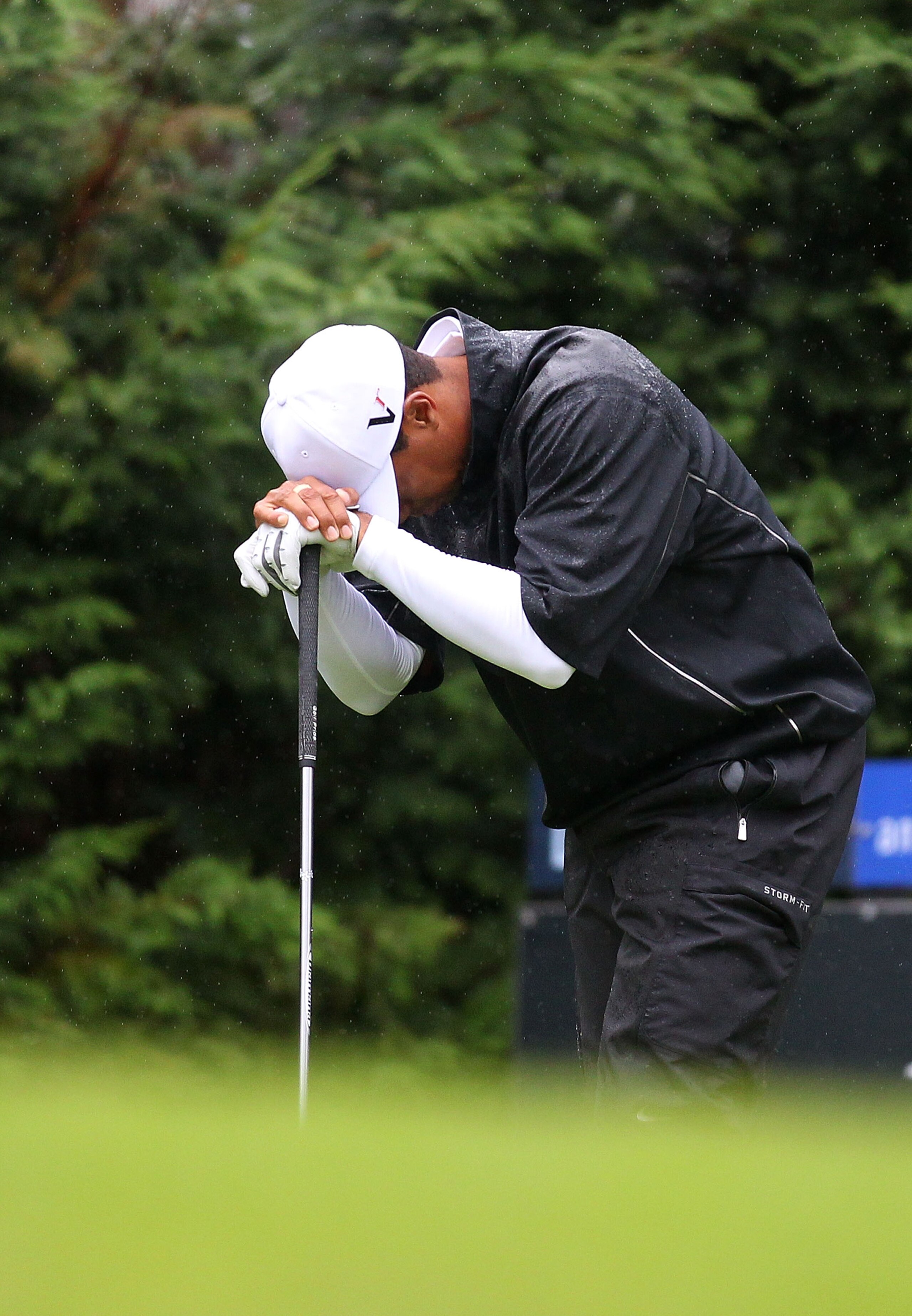 MELBOURNE, AUSTRALIA - NOVEMBER 13: Tiger Woods of Australia looks dejected after hitting a shot into the rough during round three of the Australian Masters at The Victoria Golf Club on November 13, 2010 in Melbourne, Australia.  (Photo by Robert Cianflon