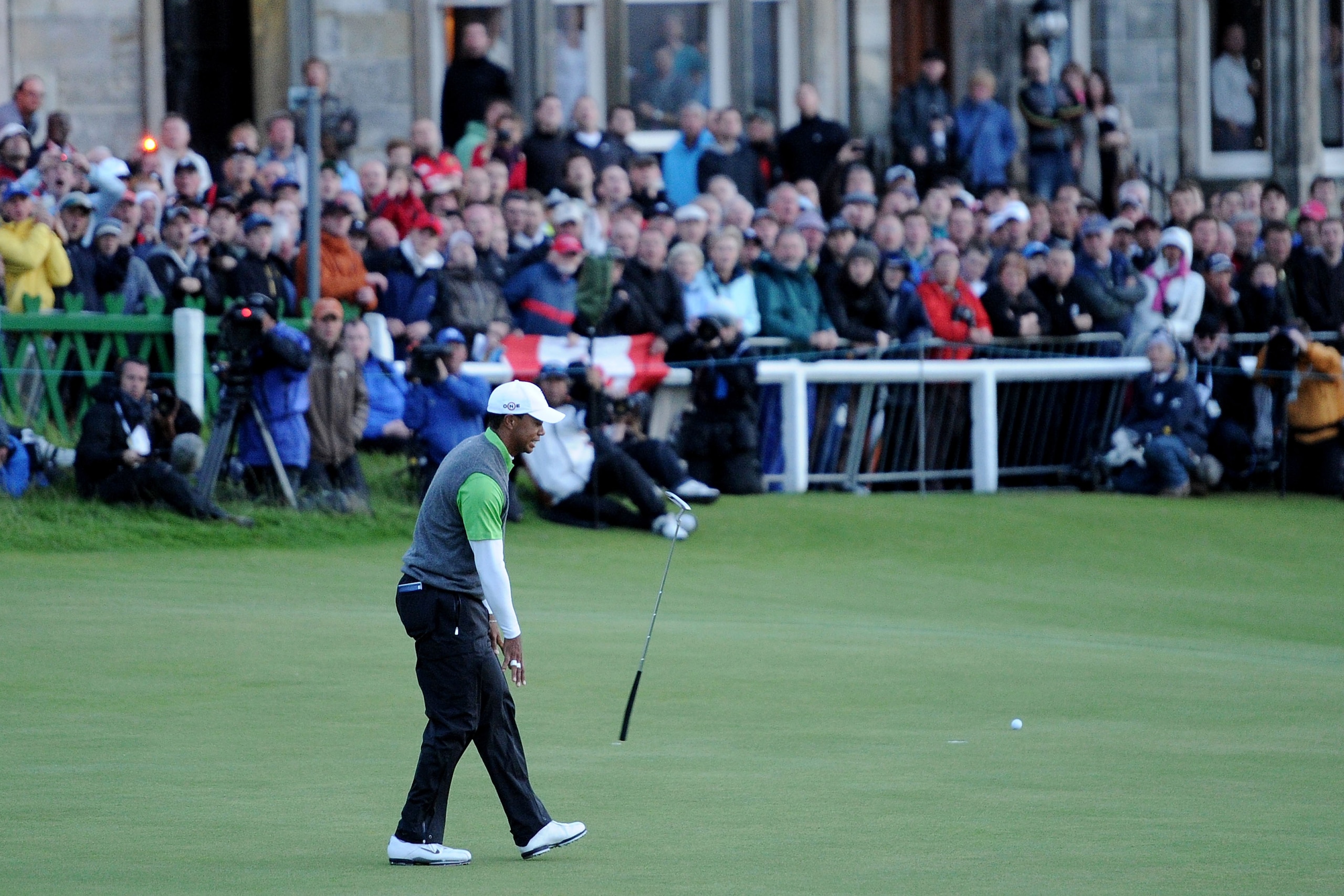 ST ANDREWS, SCOTLAND - JULY 16:  Tiger Woods of the USA tosses his putter after missing an eagle putt on the 18th green during the second round of the 139th Open Championship on the Old Course, St Andrews on July 16, 2010 in St Andrews, Scotland.  (Photo