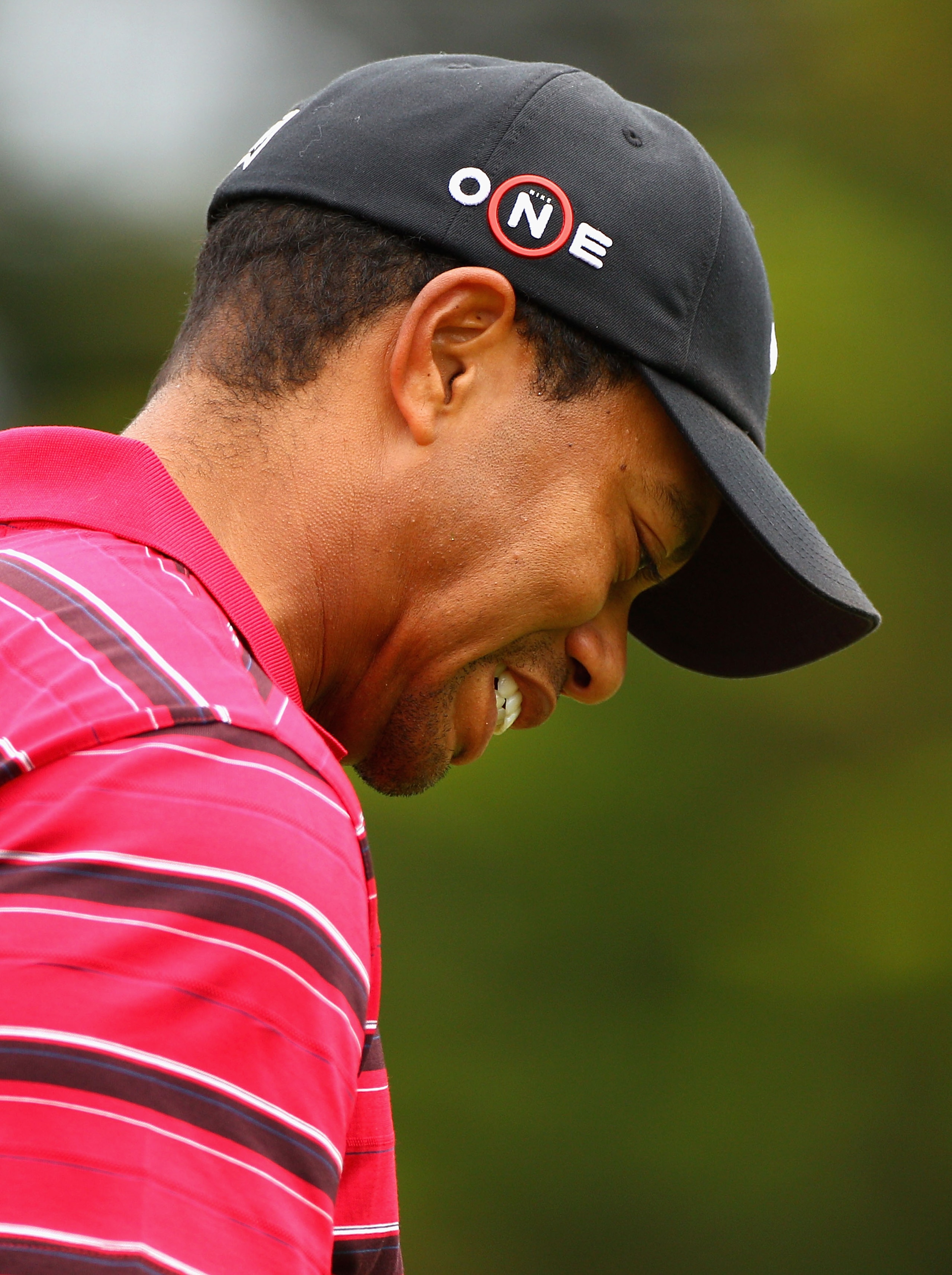 MELBOURNE, AUSTRALIA - NOVEMBER 14:  Tiger Woods of the USA looks dejected after hitting a tee shot during round four of the Australian Masters at The Victoria Golf Club on November 14, 2010 in Melbourne, Australia.  (Photo by Ryan Pierse/Getty Images)