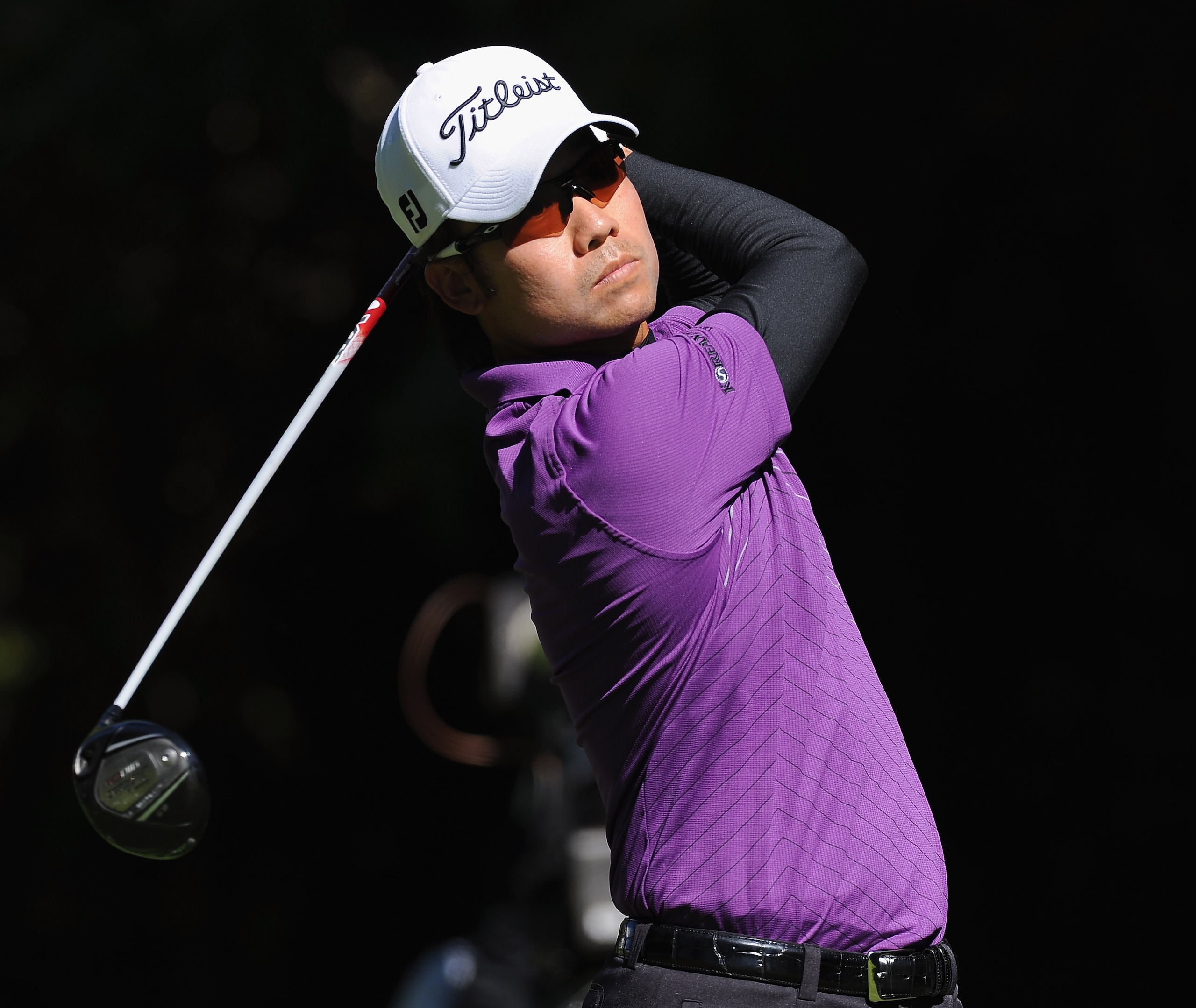 PACIFIC PALISADES, CA - FEBRUARY 20:  Kevin Na plays his tee shot on the 12th hole during the final round of the Northern Trust Open at Riviera Country Club on February 20, 2011 in Pacific Palisades, California.  (Photo by Stuart Franklin/Getty Images)