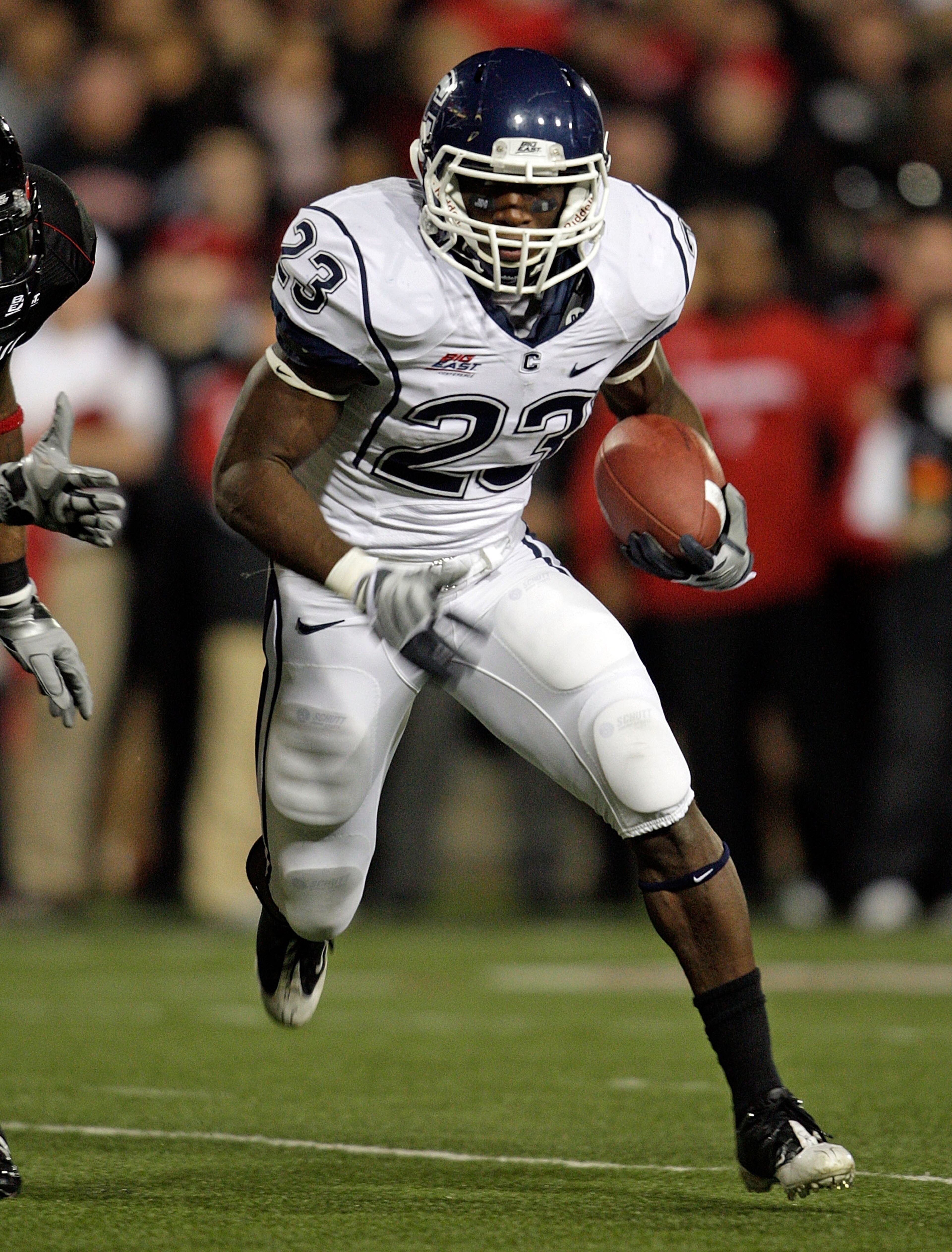 CINCINNATI - NOVEMBER 07: Jordan Todman #23 of the Connecticut Huskies runs wiht the ball against the Cincinnati Bearcats during the Big East Conference game at Nippert Stadium on November 7, 2009 in Cincinnati, Ohio.  (Photo by Andy Lyons/Getty Images)