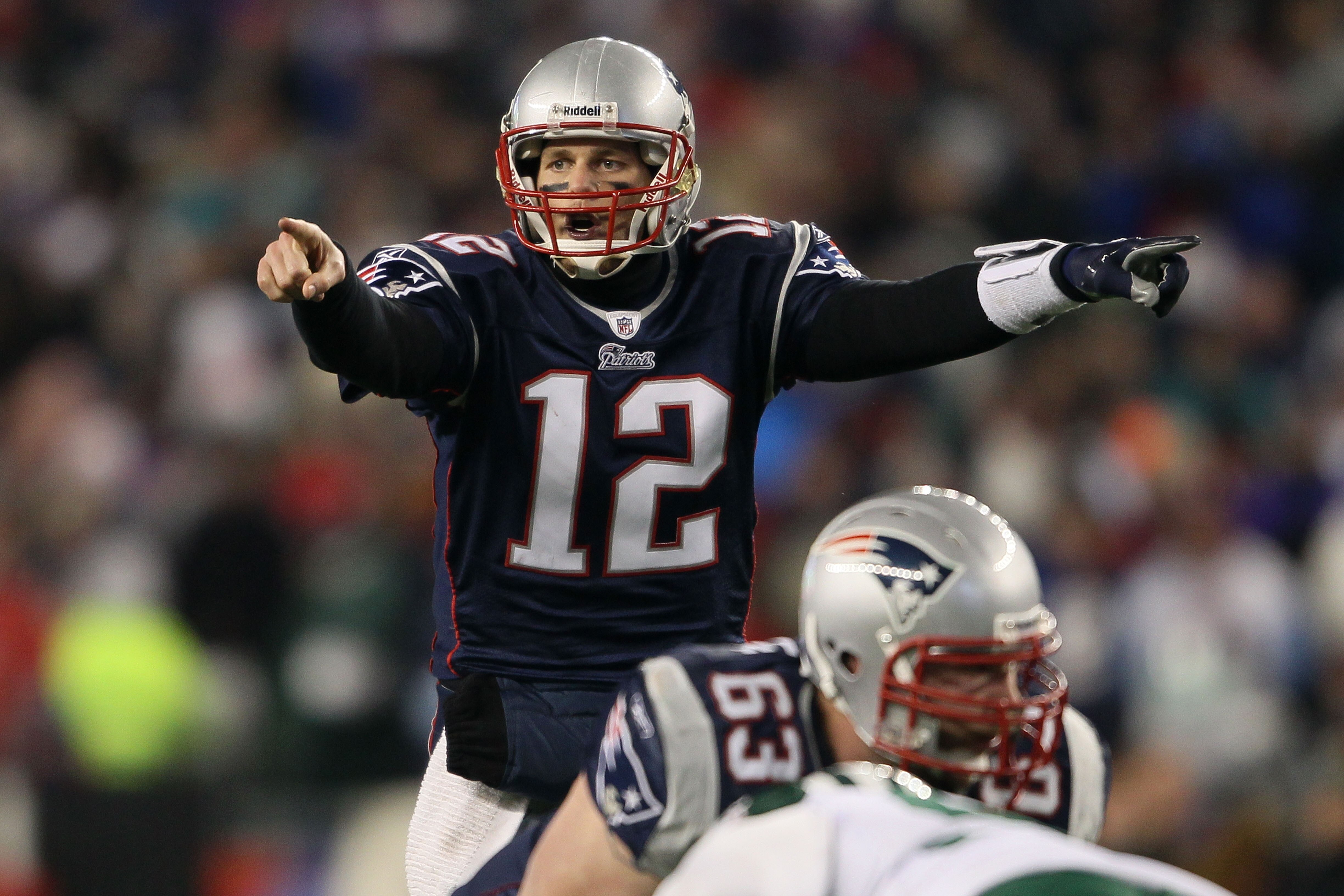 FOXBORO, MA - JANUARY 16:  Quarterback Tom Brady #12 of the New England Patriots signals during their 2011 AFC divisional playoff game against the New York Jets at Gillette Stadium on January 16, 2011 in Foxboro, Massachusetts.  (Photo by Elsa/Getty Image