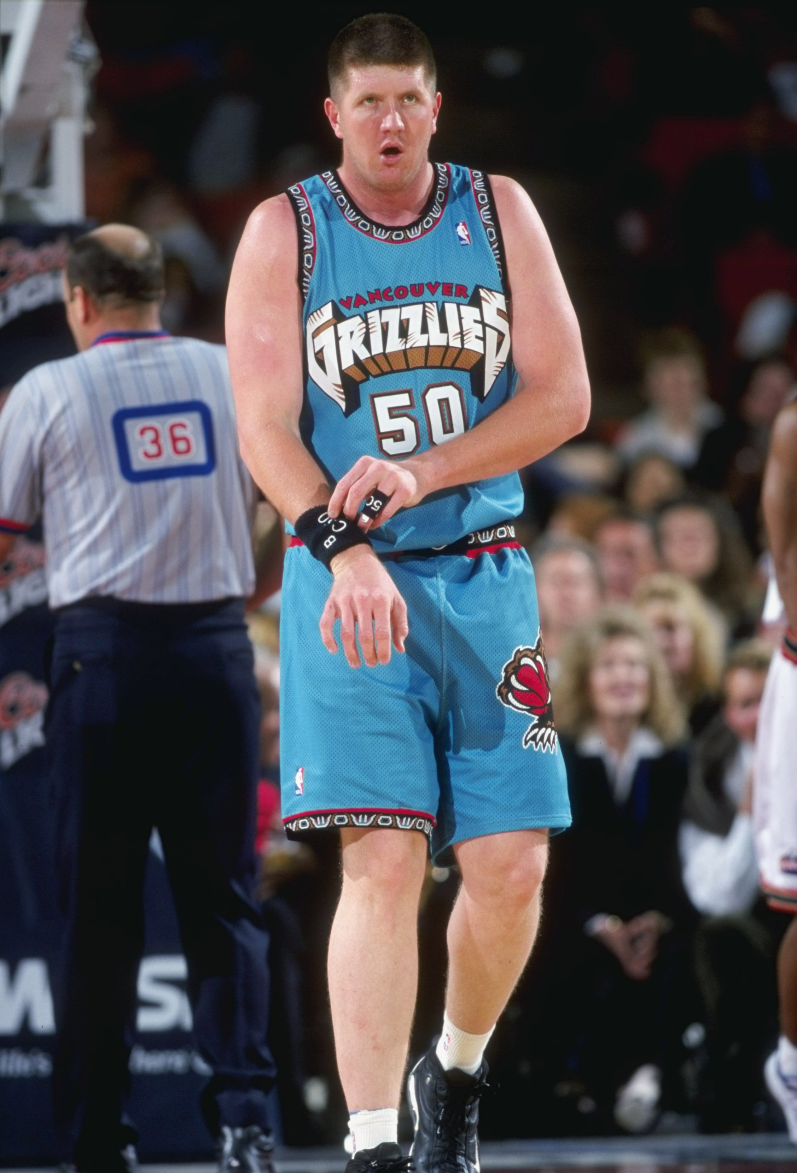 28 Feb 1999:  Bryant Reeves #50 of the Vancover Grizzlies getting set to take a free throw during the game against the Denver Nuggets at the McNichols Arena in Denver, Colorado. The Nuggets defeated the Grizzlies 116-112.