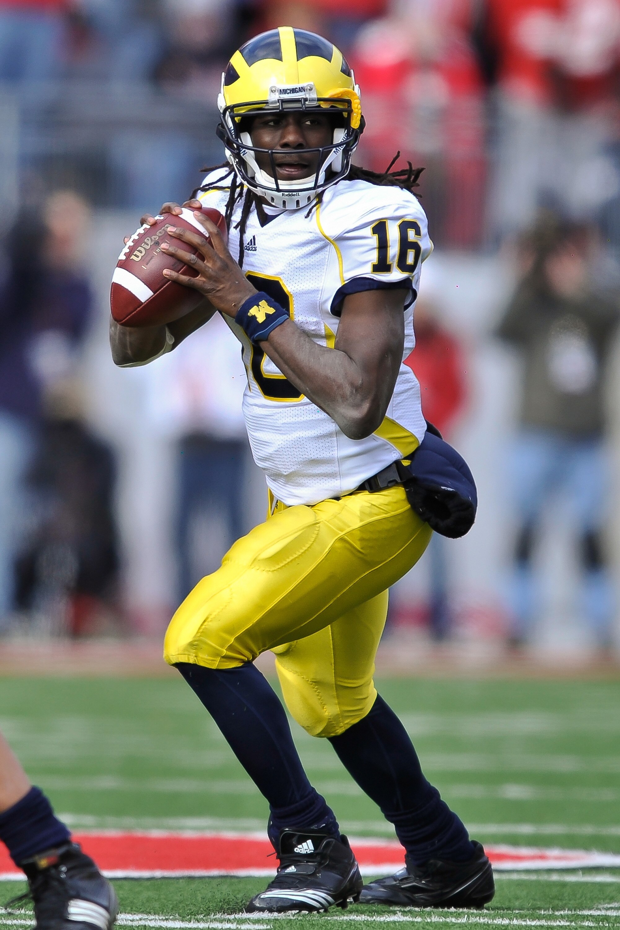 COLUMBUS, OH - NOVEMBER 27:  Quarterback Denard Robinson #16 of the Michigan Wolverines drops back to pass against the Ohio State Buckeyes at Ohio Stadium on November 27, 2010 in Columbus, Ohio.  (Photo by Jamie Sabau/Getty Images)