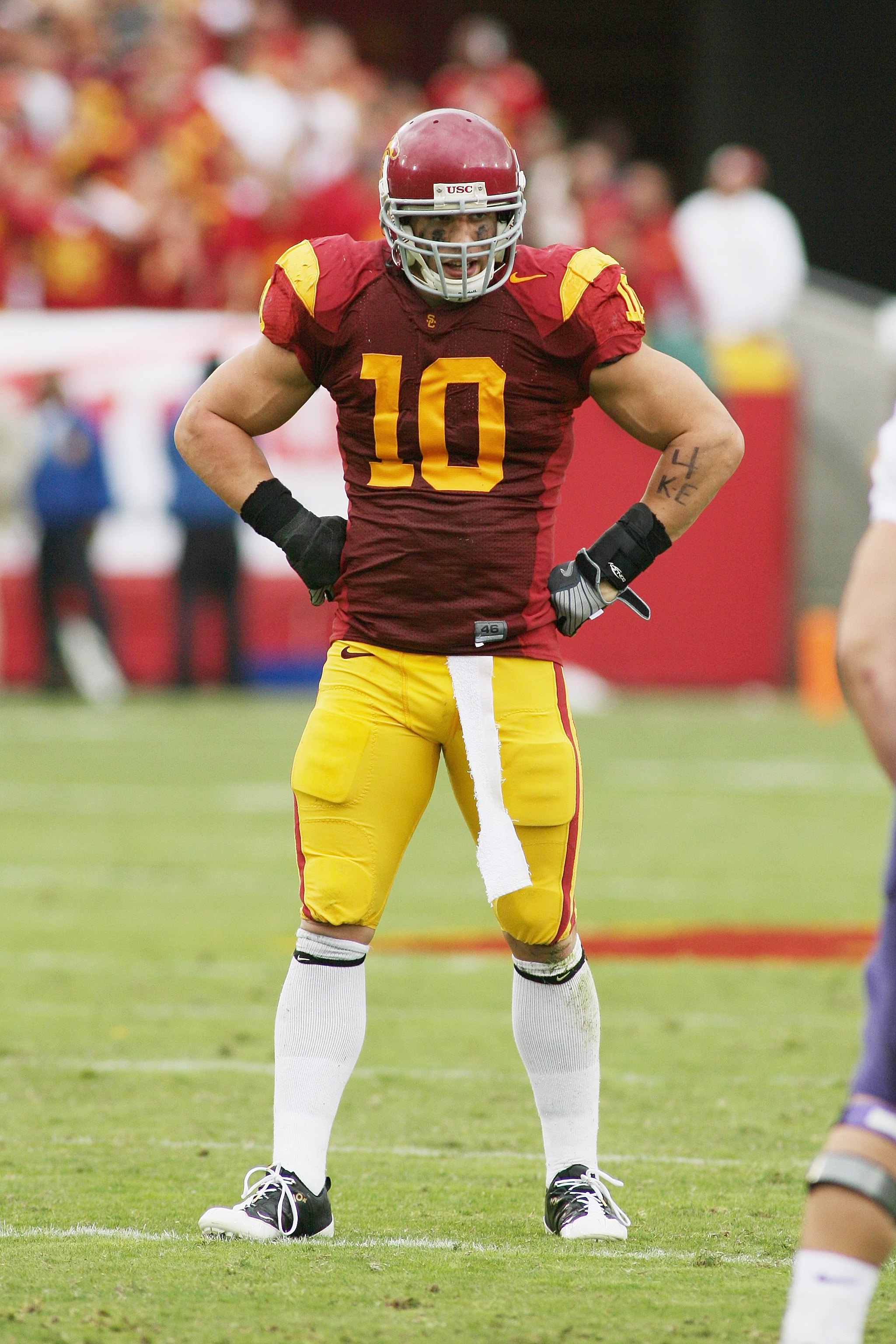 LOS ANGELES - NOVEMBER 1:  Brian Cushing #10 of the USC Trojans looks on against the Washington Huskies on November 1, 2008 at the Los Angeles Memorial Coliseum in Los Angeles, California.  USC won 56-0.  (Photo by Jeff Golden/Getty Images)