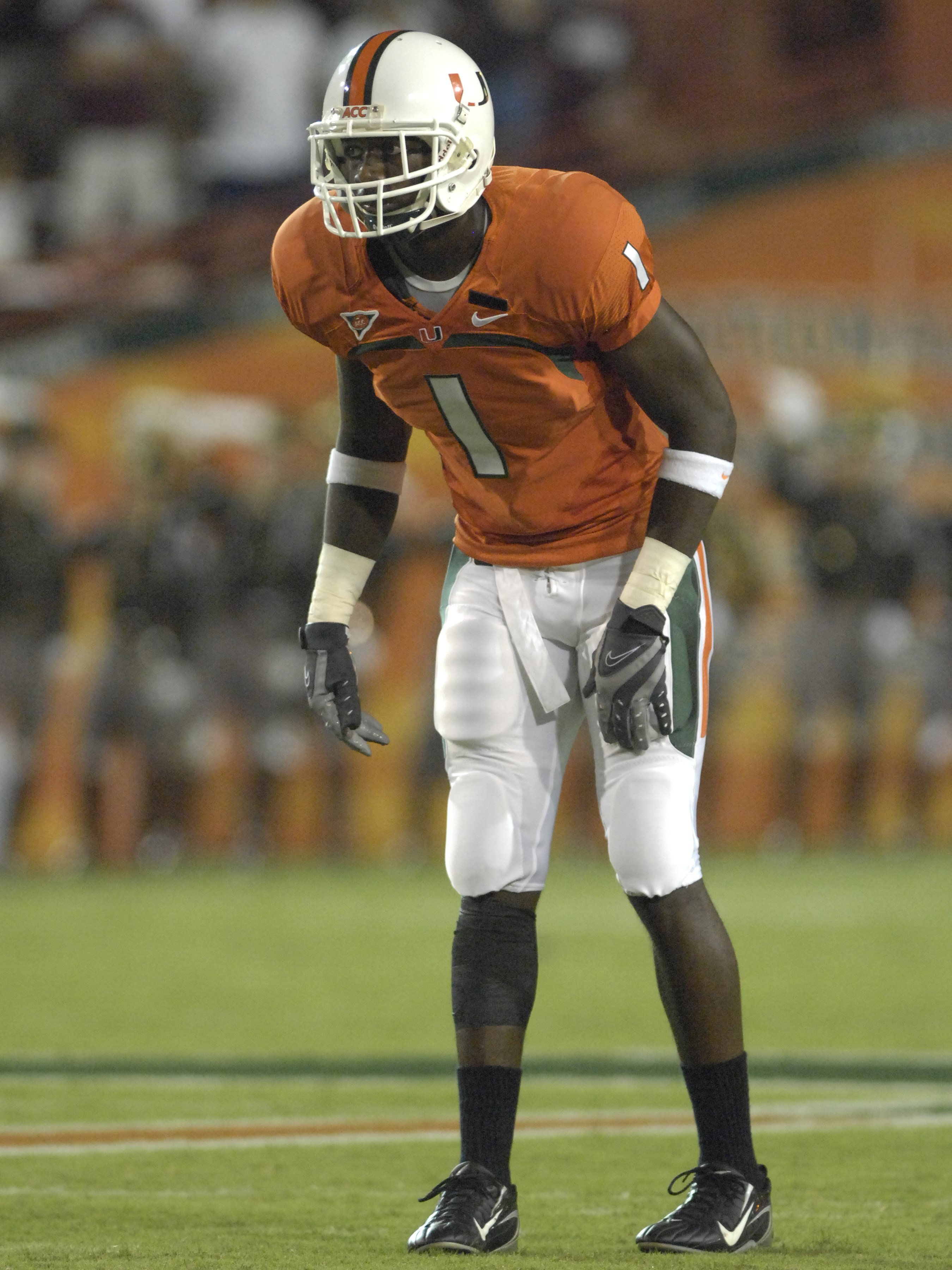 MIAMI, FL - SEPTEMBER 20: Safety Kenny Phillips #1 of  the University of Miami Hurricanes sets for play against the Texas A&M Aggies at the Orange Bowl on September 20, 2007 in Miami, Florida.  Miami won 31-17.  (Photo by Al Messerschmidt/Getty Images)