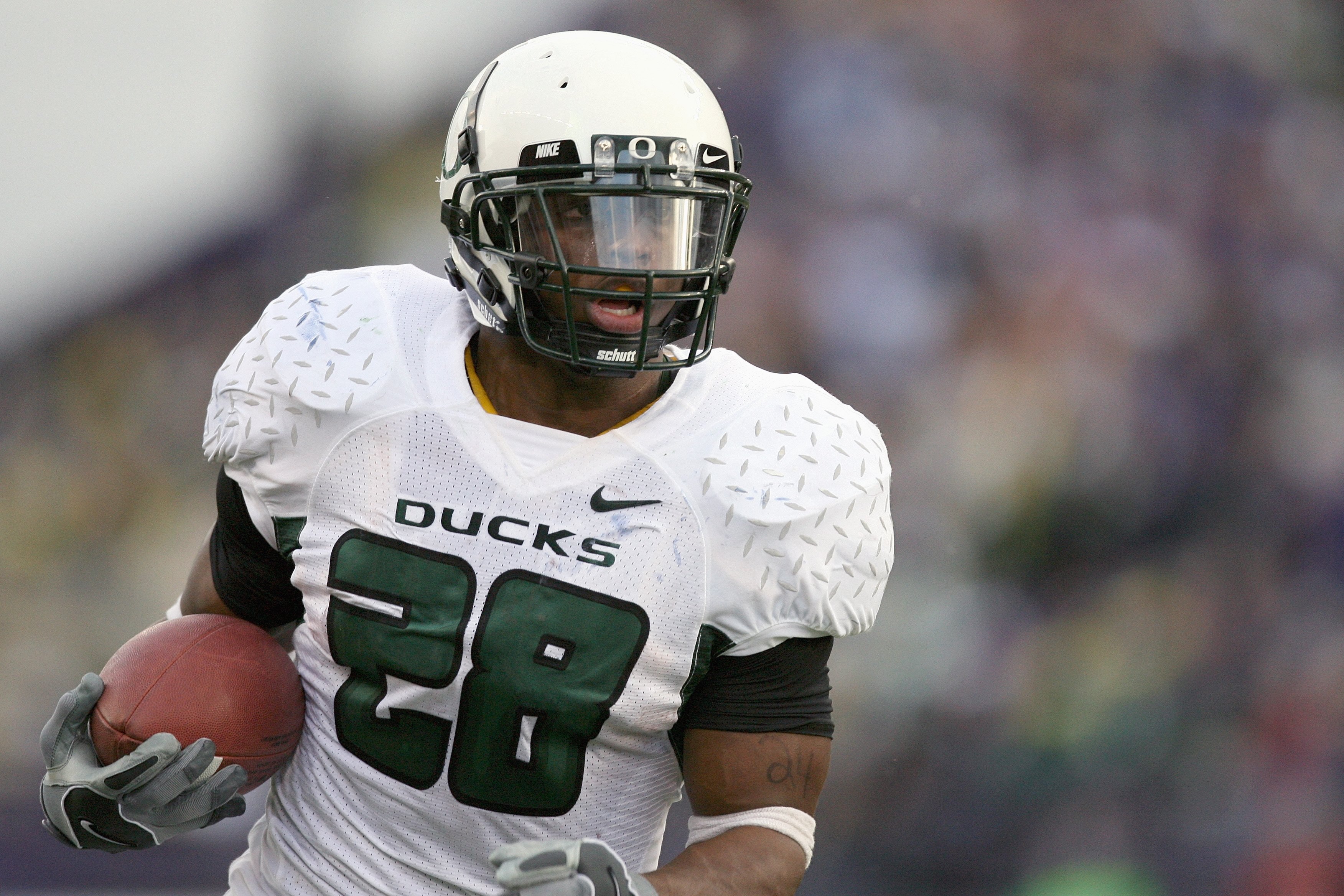 SEATTLE - OCTOBER 20: Johnathan Stewart #28 of the Oregon Ducks carries the ball during the game against the Washington Huskies at Husky Stadium on October 20, 2007 in Seattle, Washington. The Ducks defeated the Huskies 55-34. (Photo by Otto Greule Jr/Get