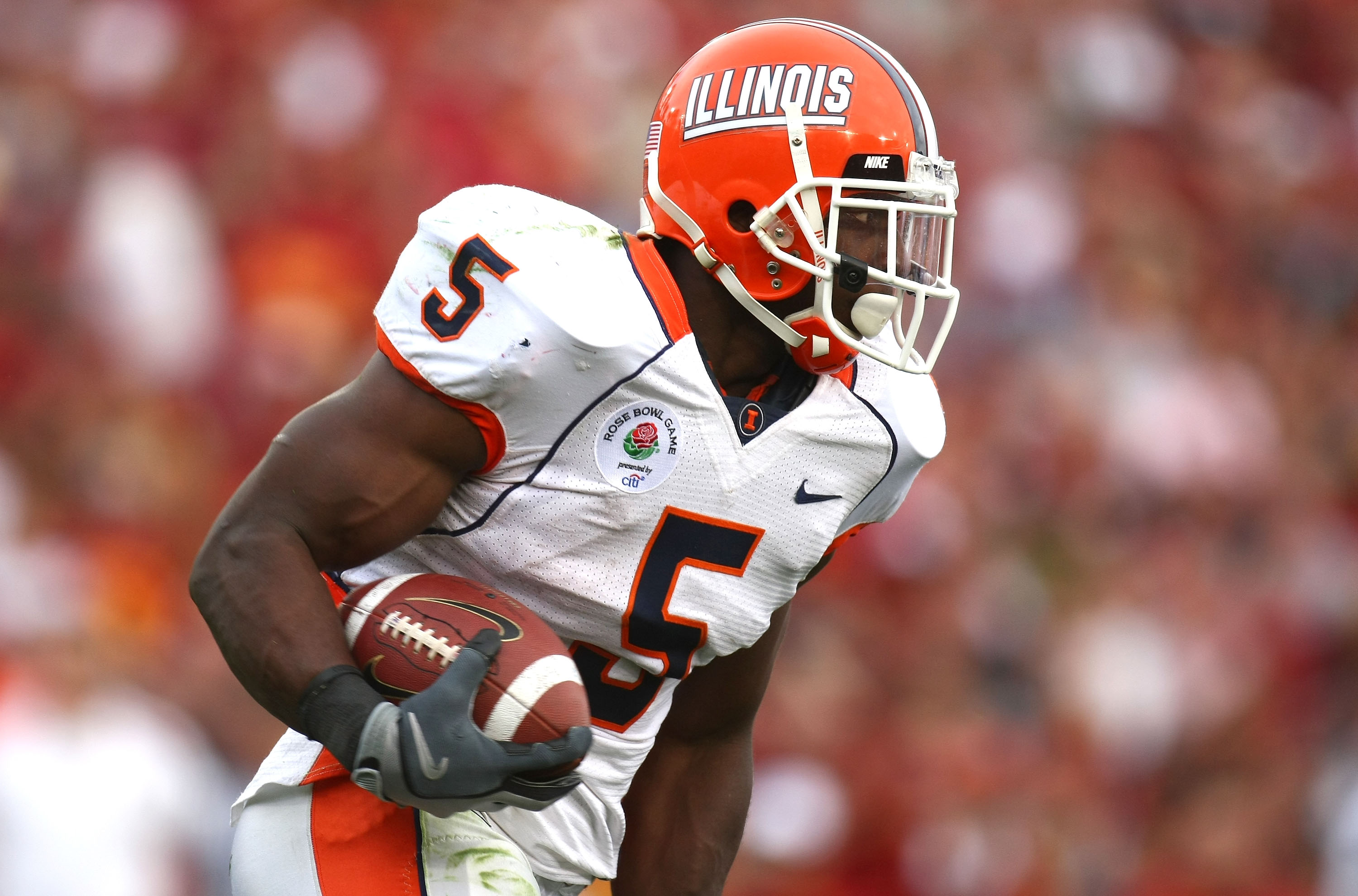 PASADENA, CA - JANUARY 01:  Rashard Mendenhall #5 of the Illinois Fighting Illini runs against the defense of the USC Trojans during the 'Rose Bowl presented by Citi' at the Rose Bowl on January 1, 2008 in Pasadena, California.  (Photo by Donald Miralle/G