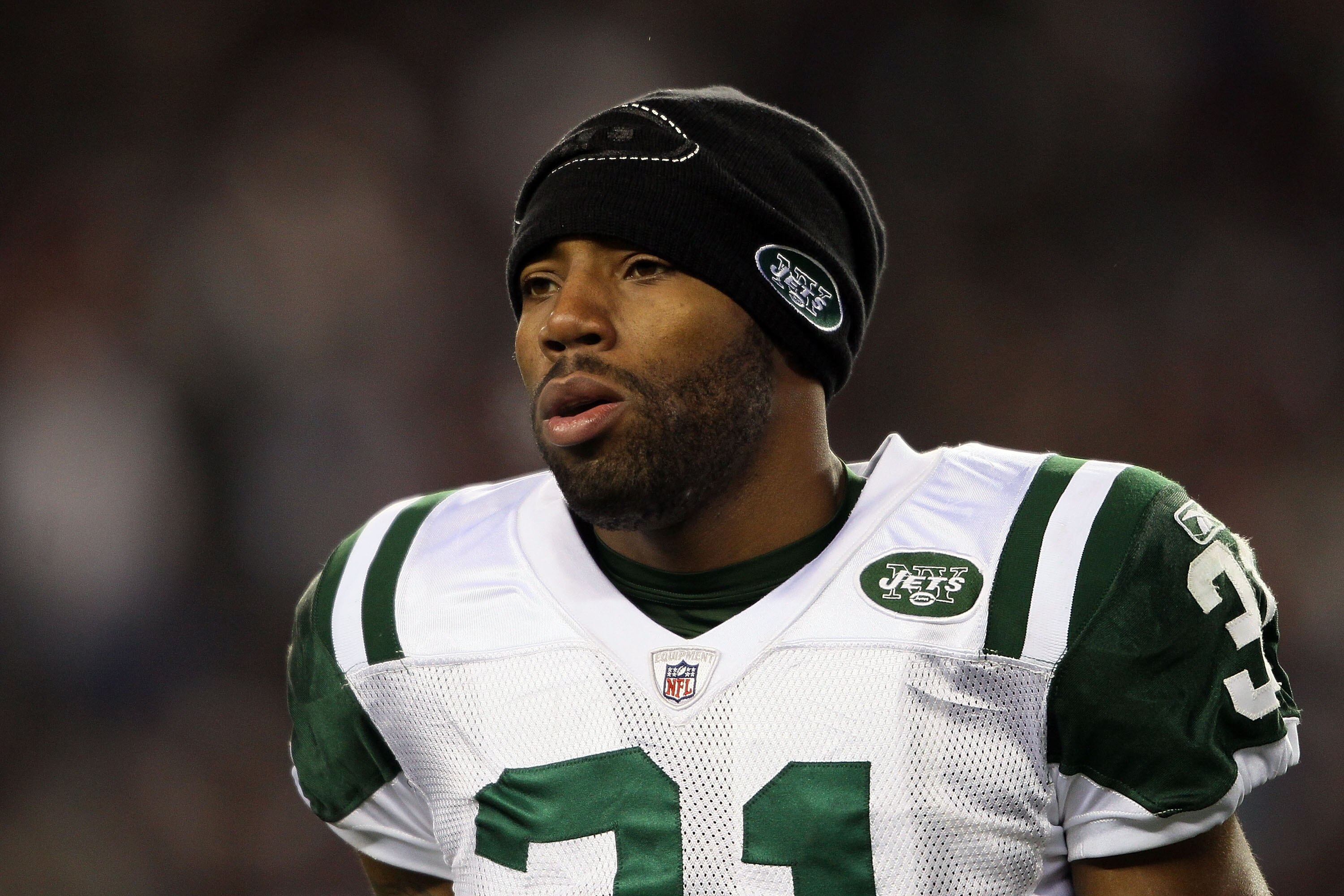 FOXBORO, MA - DECEMBER 06:  Antonio Cromartie #31 of the New York Jets looks on against the New England Patriots at Gillette Stadium on December 6, 2010 in Foxboro, Massachusetts.  (Photo by Elsa/Getty Images)