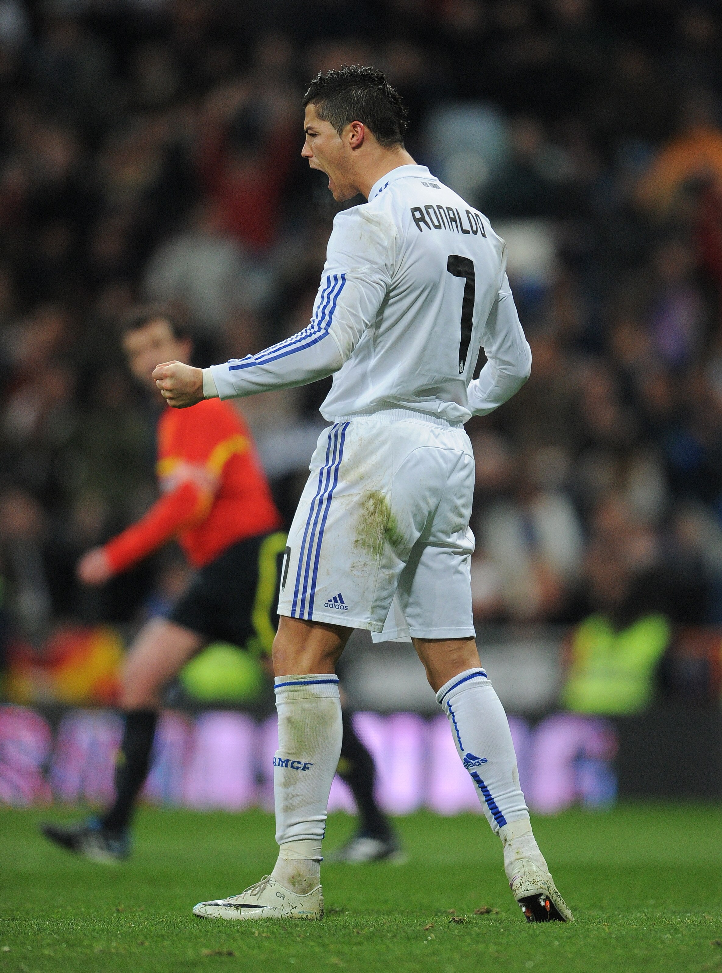MADRID, SPAIN - MARCH 03:  Cristiano Ronaldo of Real Madrid celebrates scoring from the penalty spot during the la Liga match between Real Madrid and Malaga at Estadio Santiago Bernabeu on March 3, 2011 in Madrid, Spain.  (Photo by Jasper Juinen/Getty Ima