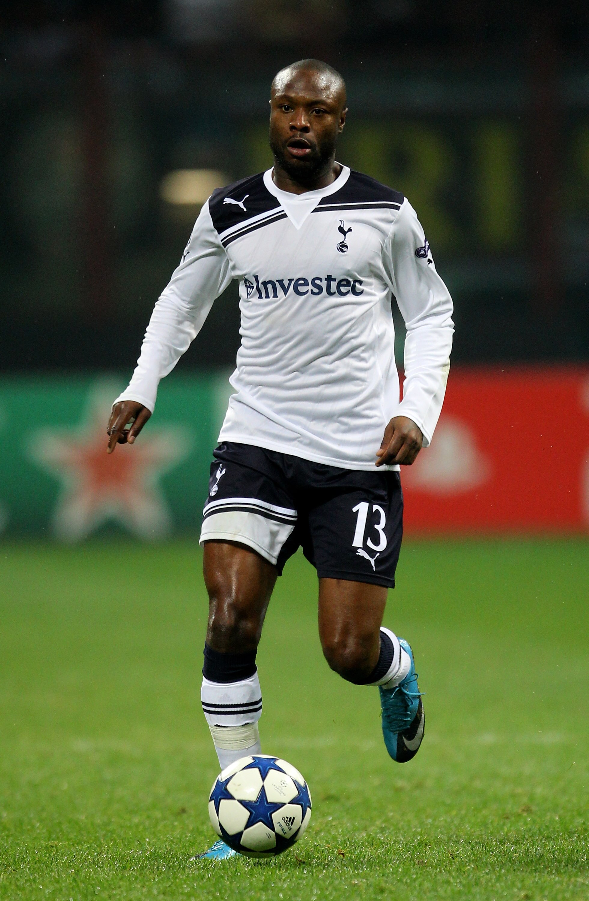 MILAN, ITALY - FEBRUARY 15:   William Gallas of Tottenham Hotspur in action during the UEFA Champions League round of 16 first leg match between AC Milan and Tottenham Hotspur at Stadio Giuseppe Meazza on February 15, 2011 in Milan, Italy.  (Photo by Alex