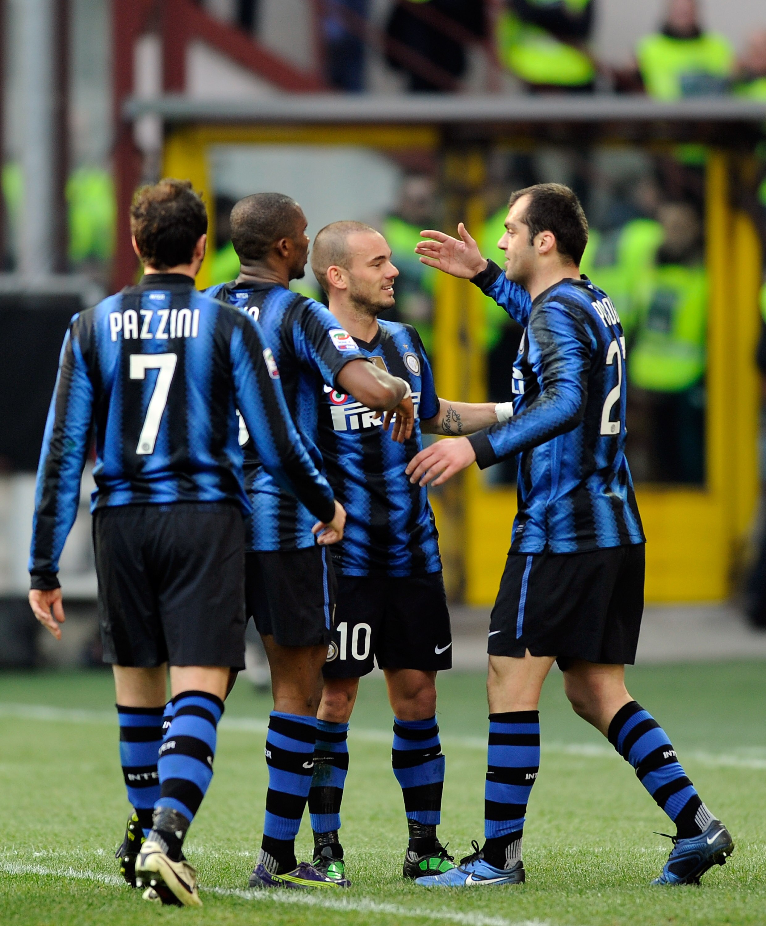 MILAN, ITALY - MARCH 06:  Goran Pandev (R) of FC Inter Milan celebrates with team mates after scoring the fourth goal during the Serie A match between FC Internazionale Milano and Genoa CFC at Stadio Giuseppe Meazza on March 06, 2011 in Milan, Italy.  (Ph