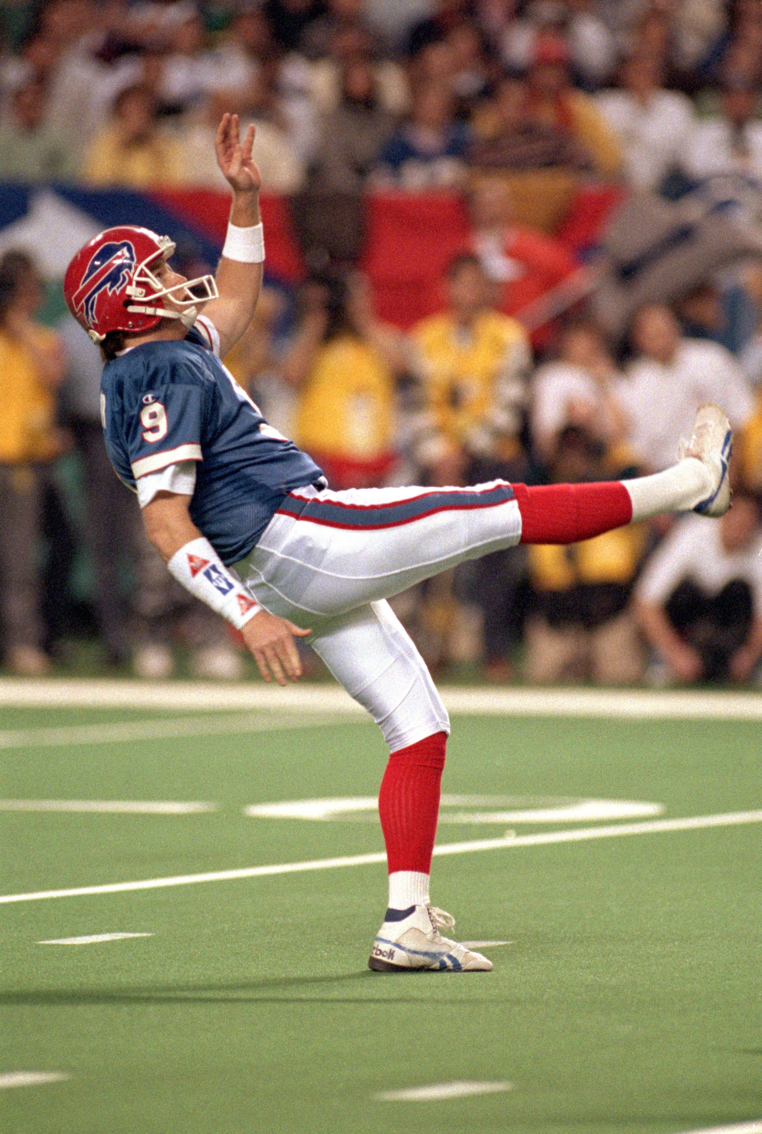 ATLANTA  - JANUARY 30:  Kicker Chris Mohr #9 of the Buffalo Bills puts the ball to the Dallas Cowboys during Super Bowl XXVIII at the Georgia Dome on January 30, 1994 in Atlanta, Georgia.  The Cowboys won 30-13.  (Photo by George Rose/Getty Images)