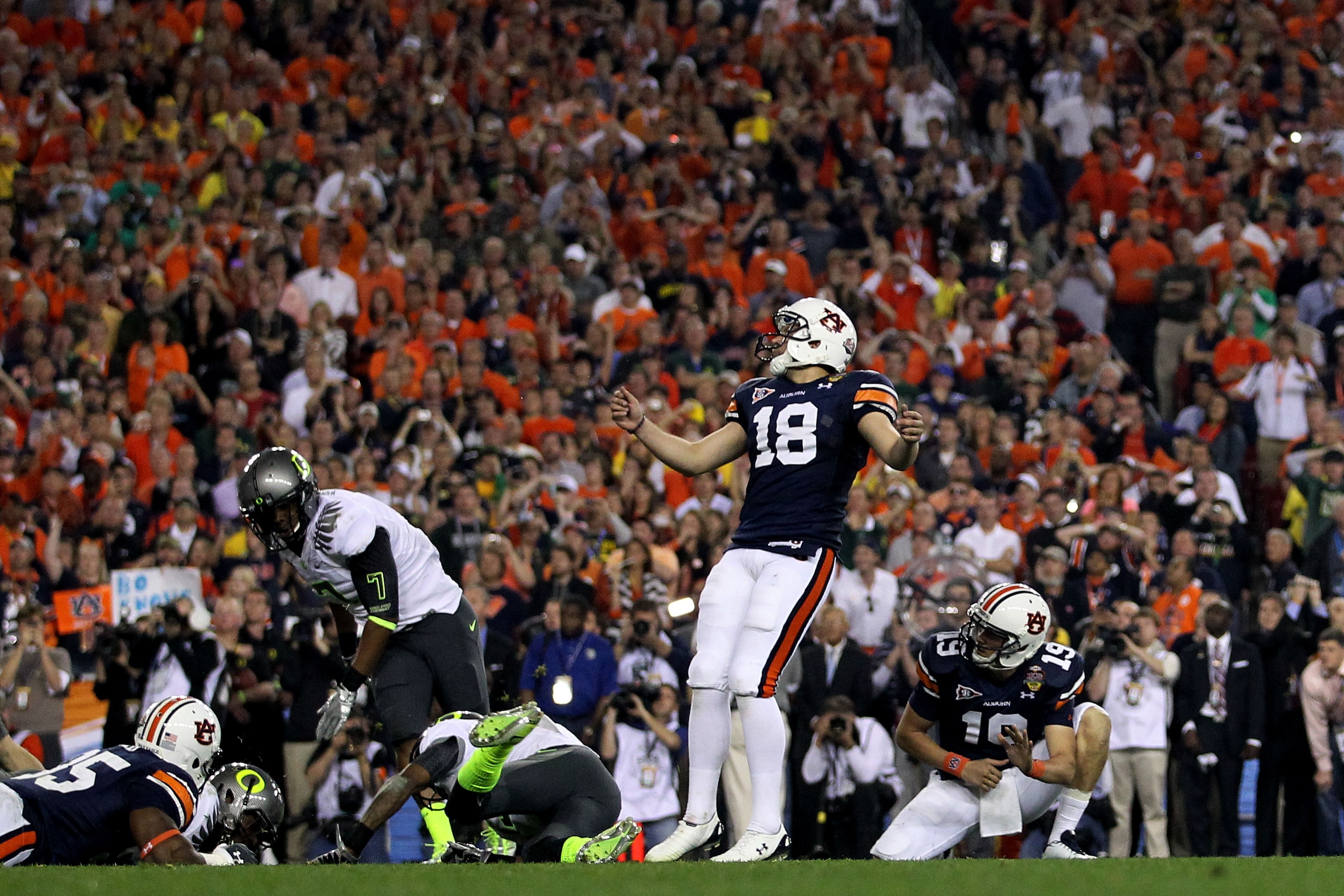 GLENDALE, AZ - JANUARY 10: Kicker Wes Byrum #18 of the Auburn Tigers kicks a 19-yard game-winning field goal to defeat the Oregon Ducks 22-19 in the Tostitos BCS National Championship Game at University of Phoenix Stadium on January 10, 2011 in Glendale, GLENDALE, AZ - JANUARY 10: Kicker Wes Byrum #18 of the Auburn Tigers kicks a 19-yard game-winning field goal to defeat the Oregon Ducks 22-19 in the Tostitos BCS National Championship Game at University of Phoenix Stadium on January 10, 2011 in Glendale,