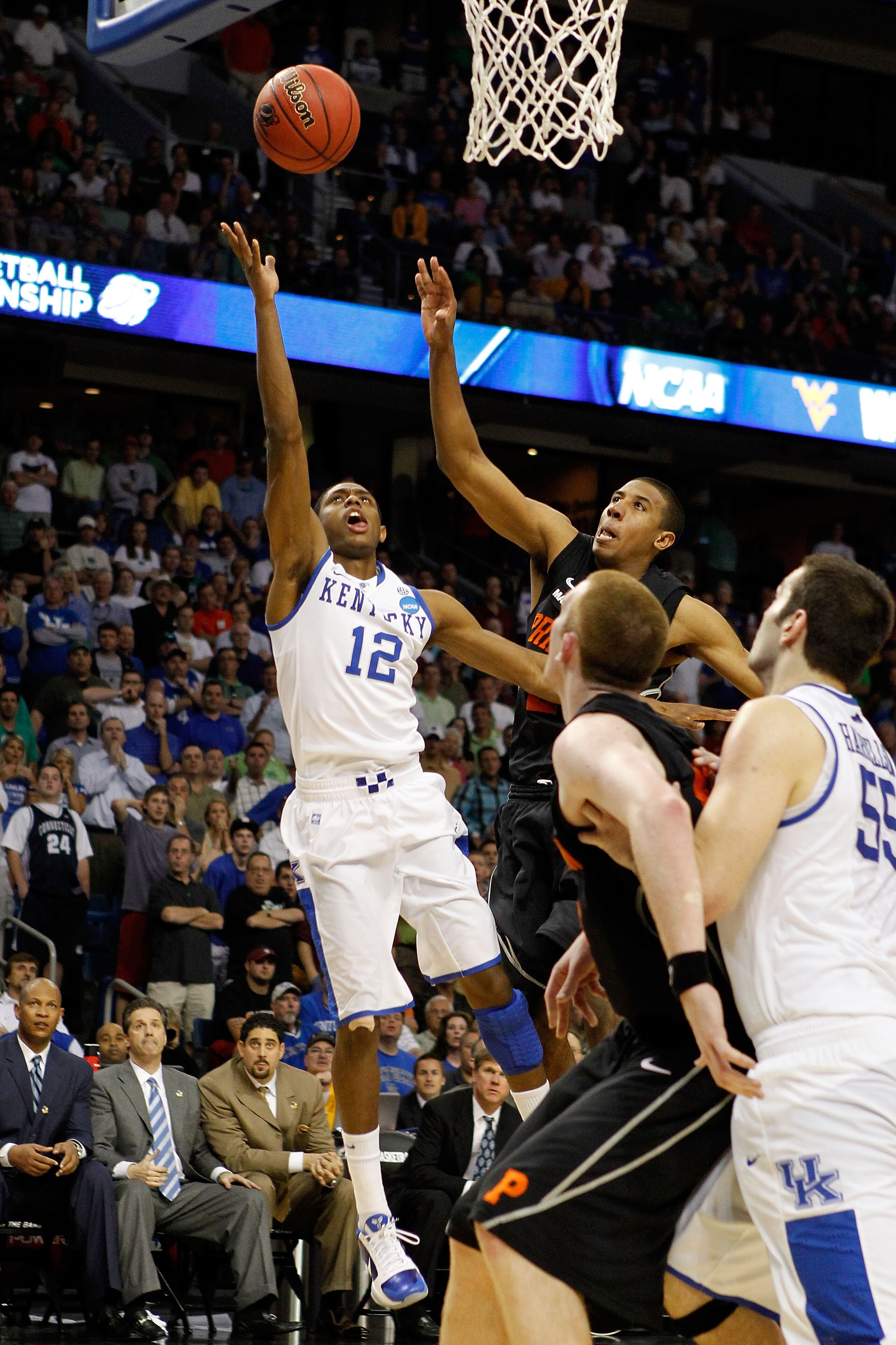 TAMPA, FL - MARCH 17: Brandon Knight #12 of the Kentucky Wildcats makes the go ahead basket to give Kentucky a 59-57 lead late in the fourth quarter against the Princeton Tigers during the second round of the 2011 NCAA men's basketball tournament at St. TAMPA, FL - MARCH 17: Brandon Knight #12 of the Kentucky Wildcats makes the go ahead basket to give Kentucky a 59-57 lead late in the fourth quarter against the Princeton Tigers during the second round of the 2011 NCAA men's basketball tournament at St.
