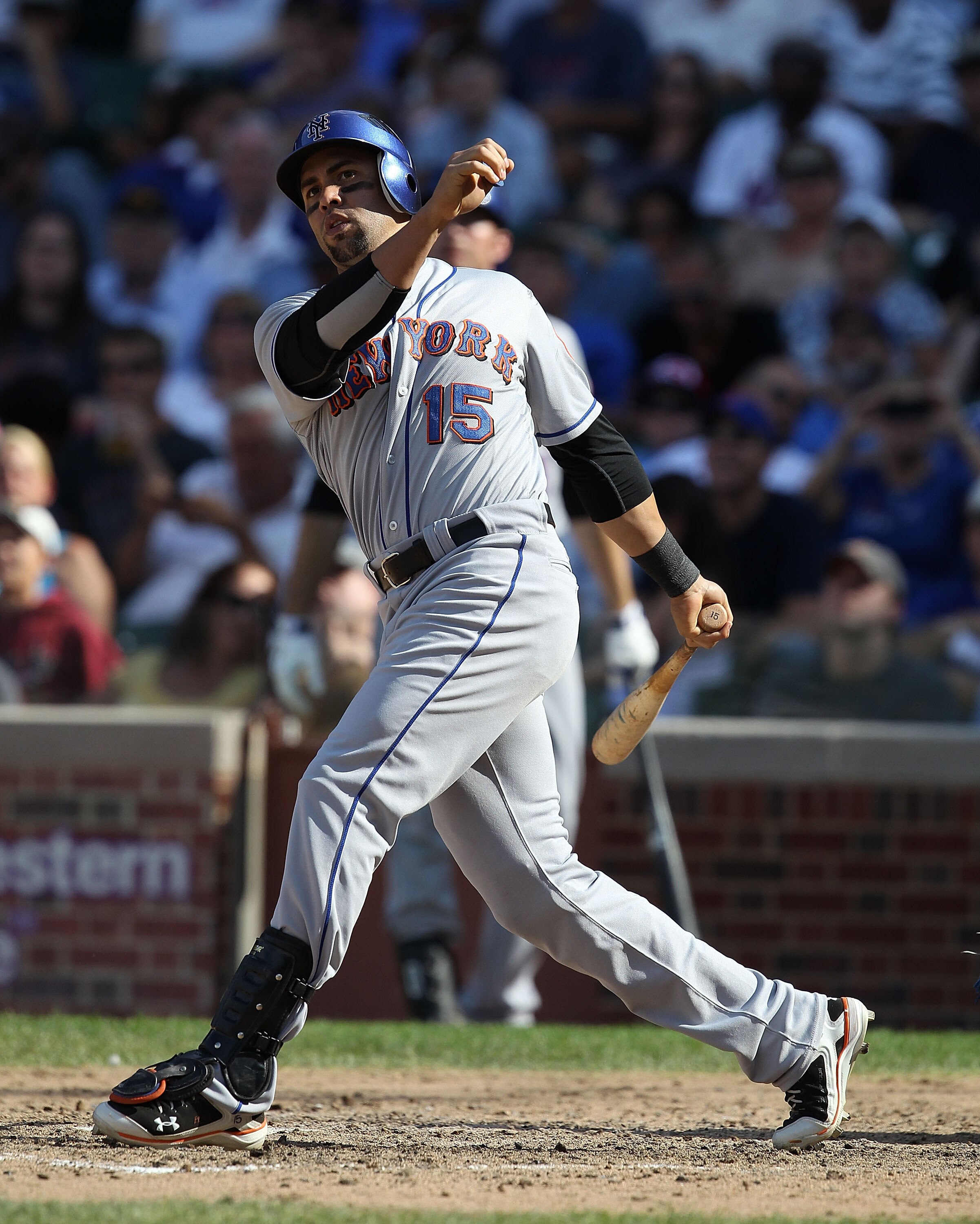 CHICAGO - SEPTEMBER 05: Carlos Beltran #15 of the New York Mets takes a swing against the Chicago Cubs at Wrigley Field on September 5, 2010 in Chicago, Illinois. The Mets defeated the Cubs 18-5.  (Photo by Jonathan Daniel/Getty Images)