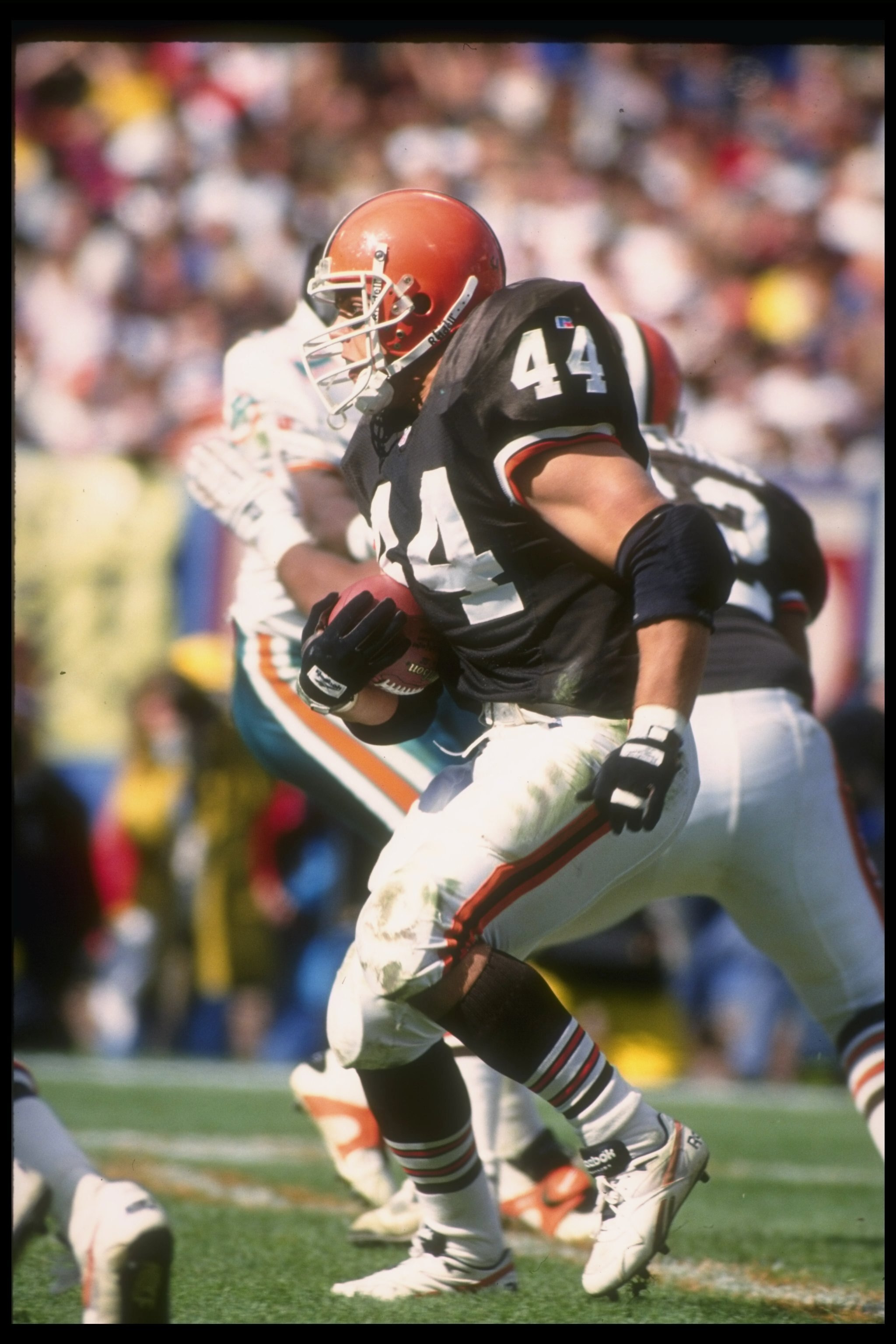 10 Oct 1993: Running back Tommy Vardell of the Cleveland Browns moves the ball during a game against the Miami Dolphins at Joe Robbie Stadium in Miami, Florida. The Dolphins won the game, 24-14.
