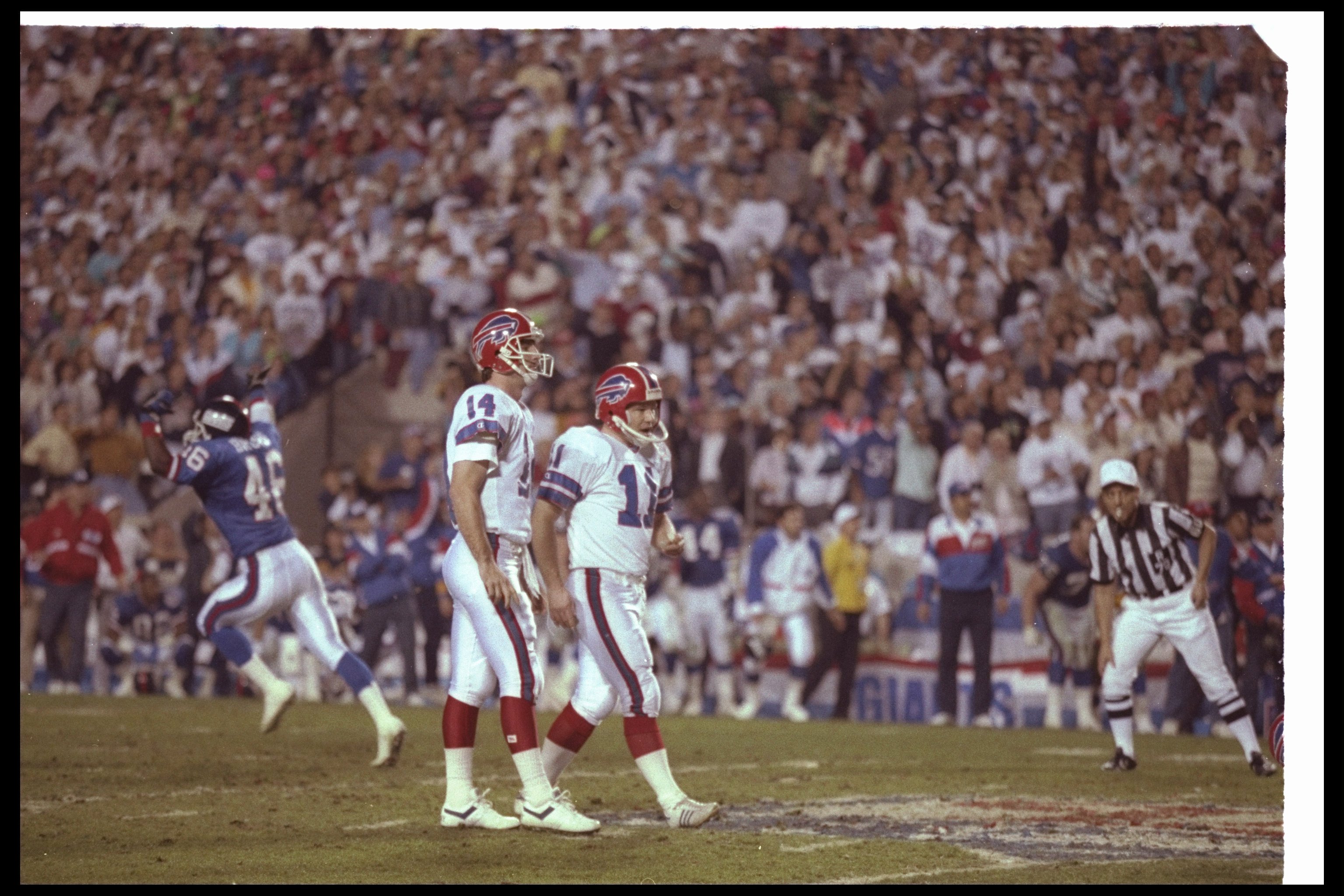 12 Jan 1991: Kicker Scott Norwood of the Buffalo Bills looks dejected after missing a 47-yard field goal wide right as time expired that would have won the game for the Bills during Super Bowl XXV against the New York Giants at Tampa Stadium in Tampa, Flo